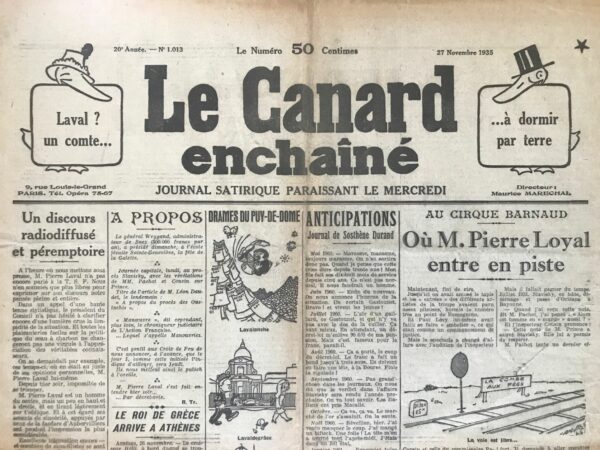 Couac ! | N° 1013 du Canard Enchaîné - 27 Novembre 1935 | THÉÂTRES - La Guerre de Troie n'aura pas lieu - **Pièce de Jean Giraudoux à l'Athénée** - Dans cet article du **27 novembre 1935** publié dans **Le Canard Enchaîné**, Jean Galtier-Boissière offre une critique de la pièce **"La Guerre de Troie n'aura pas lieu"** de Jean Giraudoux, présentée au théâtre de l'Athénée. La pièce commence avec Hector ramenant ses troupes épuisées à Troie après une victoire. Il aspire à une vie paisible avec son épouse enceinte, Andromaque. Cependant, son frère Pâris a enlevé Hélène, l'épouse de Ménélas, roi des Grecs, déclenchant des tensions et la menace d'une guerre. Les bellicistes, menés par le poète national Démoskos, excitent le peuple troyen avec des concours d'invectives contre les Grecs. Démoskos affirme que les armées doivent partager la haine des civils pour ne pas perdre le goût de la guerre, soulignant l'absurdité et la manipulation de la propagande belliqueuse. Hector, dégouté par la guerre, tente de préserver la paix. Il persuade Hélène de retourner en Grèce et se montre prêt à la rendre lorsque Ulysse vient la réclamer. Hector et Ulysse, tous deux nobles guerriers, parviennent à un accord pour éviter la guerre. Cependant, Ulysse craint que les efforts des hommes ne suffisent pas face aux caprices des dieux. La pièce montre Hector confronté à la provocation d'Oïax, un soldat grec. Malgré l'affront fait à Andromaque, Hector se maîtrise et laisse partir Oïax. Mais Démoskos, témoin de la scène, accuse Oïax de l'affront, exacerbant la situation. Hector finit par tuer Démoskos, qui dans son dernier souffle accuse Oïax, déclenchant ainsi la guerre par un mensonge. Jean Giraudoux utilise l'Antiquité pour exprimer des idées subversives sans provoquer de scandale. Les personnages discutent des concepts modernes comme l'objection de conscience et la fraternisation, permettant à Giraudoux de critiquer la guerre et le nationalisme sous couvert de dialogues antiques. Giraudoux propose des réflexions provocatrices, telles que la proposition d'Andromaque de mutiler leur fils pour qu'il ne devienne pas soldat, et la réponse d'Hector qui souligne l'inutilité de telles mesures. Galtier-Boissière note que cette pièce, malgré son contexte antique, est une critique acerbe des réalités contemporaines et des puissances occultes qui manipulent les masses vers la guerre. L'auteur compare la pièce de Giraudoux à une précédente représentation d'un mélodrame nationaliste de René Benjamin, marquant le contraste entre la mesquinerie nationaliste et la noble humanité de Giraudoux. Galtier-Boissière exprime son soulagement et sa fierté de voir une œuvre qui renoue avec la plus noble tradition humaine, en opposition à la propagande belliciste. La critique de Jean Galtier-Boissière salue **"La Guerre de Troie n'aura pas lieu"** comme une œuvre magistrale de Jean Giraudoux, mettant en lumière l'absurdité de la guerre et les manipulations des bellicistes. La pièce, à travers ses dialogues antiques, réussit à transmettre un message pacifiste puissant, offrant une réflexion profonde sur la nature des conflits humains et la manipulation des masses. | 1013