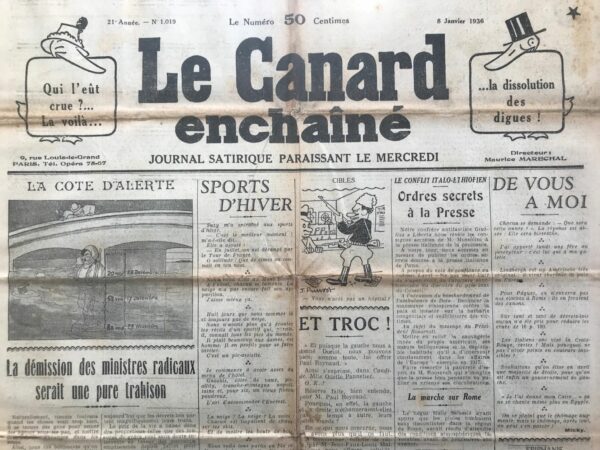 Couac ! | N° 1019 du Canard Enchaîné - 8 Janvier 1936 |  La Presse et l'Opinion - Jean Galtier-Boissière analyse de manière satirique et critique l'état de l'opinion publique et de la presse française en 1936. Il commence par souligner que les inquiétudes et les angoisses de la population ne sont pas nouvelles, mais que leur perception est exacerbée par la rapidité de la diffusion de l'information moderne. La presse, influencée par l'américanisation, se concentre désormais sur les télégrammes et les nouvelles sensationnelles, au détriment des analyses approfondies et des chroniques réfléchies. Cette course à l'information immédiate et spectaculaire, accentuée par la compétition avec la radio, crée une atmosphère d'affolement constant parmi le public. Chaque incident international, même insignifiant, est rapidement amplifié et relayé, entraînant une réaction disproportionnée. La presse utilise une méthode de « douche écossaise », alternant entre les crises intérieures et les tensions internationales. Cette stratégie maintient l'opinion publique dans un état de nervosité perpétuelle, persuadée que chaque jour pourrait apporter une catastrophe imminente. Cette manipulation affecte même les comportements quotidiens des citoyens, influençant leur consommation et leurs décisions personnelles. Cependant, Galtier-Boissière note une évolution positive : le public commence à se rendre compte du manque d'objectivité des journaux dits « d'information » et réagit en se tournant vers des journaux d'opinion plus fiables. Les excès de la presse dans la présentation tendancieuse du conflit italo-éthiopien, par exemple, ont provoqué une prise de conscience parmi les lecteurs. La conséquence de cette désillusion est une baisse significative du tirage de certains grands quotidiens, dont les bénéfices paradoxalement augmentent temporairement grâce à la réduction des coûts de production et au maintien des revenus publicitaires et des subventions. Mais à long terme, cette situation est intenable, car la réputation et la crédibilité des journaux en souffrent gravement. Les directeurs de ces journaux font face à un dilemme crucial : continuer à recevoir des subventions étrangères en travestissant la vérité, risquant ainsi de perdre définitivement leurs lecteurs, ou tenter de regagner leur confiance en abandonnant ces fonds secrets. Ce cas de conscience est particulièrement aigu dans le contexte du conflit italo-éthiopien, où la manipulation de l'information par la presse est devenue flagrante. Jean Galtier-Boissière conclut en soulignant l'importance de l'objectivité et de l'intégrité journalistique, suggérant que la survie et la crédibilité des journaux dépendent de leur capacité à informer honnêtement le public. Cet article, publié dans **Le Canard Enchaîné** le 8 janvier 1936, offre une critique perspicace des pratiques médiatiques de l'époque et de leur impact sur l'opinion publique. | 1019