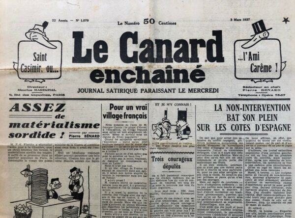 Couac ! | N° 1079 du Canard Enchaîné - 3 Mars 1937 | Dans Démenti d’un démenti, publié le 3 mars 1937 dans Le Canard Enchaîné, Jean Galtier-Boissière répond aux critiques et aux clarifications de Gérard Servèze (alias Georges Simon) concernant une conversation qu'ils auraient eue après un meeting pour la paix en 1934. L'article initial de Galtier-Boissière avait cité Servèze affirmant que la guerre était inévitable et nécessaire, ce que Servèze dément vigoureusement dans une lettre détaillée. Galtier-Boissière rappelle que son article avait rapporté les propos de Servèze, suggérant que ce dernier considérait la guerre non seulement inévitable mais nécessaire. Un hebdomadaire l'avait mis au défi de révéler l'identité de son interlocuteur, ce qu'il fit sans hésitation, espérant que Servèze assumerait ses opinions. Servèze répond dans une longue lettre, expliquant qu'il n'était ni l'organisateur ni responsable du meeting et qu'il avait simplement aidé en tant que chauffeur. Il insiste sur le fait qu'il n'a jamais tenu les propos attribués et qu'il n'a jamais affirmé que la guerre était nécessaire. Il rappelle qu'il a toujours été un pacifiste, soulignant son passé de blessé de guerre pour démontrer son opposition à la guerre. Galtier-Boissière maintient ses affirmations, en insistant sur le fait qu'il avait noté les propos de Servèze le soir même. Il exprime sa déception face à ce qu'il perçoit comme un recul de Servèze, suggérant que ce dernier pourrait avoir deux façons de s'exprimer : une en privé et une autre en public, potentiellement influencée par des intérêts supérieurs. Galtier-Boissière évoque le contexte politique de l'époque, où certaines idées révolutionnaires voyaient la guerre comme un moyen de provoquer des changements sociaux radicaux. Il se montre critique envers cette vision, la qualifiant de dangereuse et insensée. Il préfère l’honnêteté brutale de ceux qui défendent ouvertement la guerre préventive, comme Charles Fraval, à ce qu’il considère comme les dénégations hypocrites de Servèze. Galtier-Boissière conclut en réaffirmant son désaccord avec l'idée que la guerre puisse être un instrument de changement social, tout en exprimant une certaine compassion pour Servèze, qu'il considère comme pris dans une position difficile par fidélité à une ligne politique. Il critique le camouflage et préfère la franchise même dans des opinions qu'il trouve répréhensibles. Cette controverse reflète les tensions et les débats intenses autour des idées pacifistes et bellicistes dans le contexte tumultueux des années 1930, alors que l'Europe se dirigeait vers la Seconde Guerre mondiale. | 1079 1