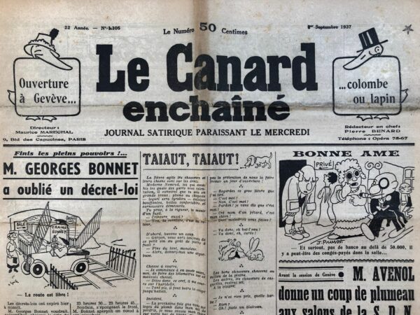 Couac ! | N° 1105 du Canard Enchaîné - 1 Septembre 1937 | Avant la session de Genève, M. Avenol donne un coup de plumeau aux salons de la S.D.N. - Dans cet article du 1er septembre 1937, Pierre Bénard se livre à une critique acerbe et satirique de la Société des Nations (S.D.N.) et de son secrétaire général, M. Avenol. À travers une description imagée et ironique, il dénonce l'inefficacité et la passivité de cette organisation internationale face aux conflits mondiaux de l'époque. Bénard commence par décrire M. Avenol se frottant les yeux, comme s'il venait de se réveiller après une longue période d'inactivité. Cette image illustre immédiatement la critique centrale de l'article : l'inertie de la S.D.N. L'auteur accentue cette impression en mentionnant la poussière et les toiles d'araignée qui recouvrent les salles du palais, soulignant ainsi le manque d'activité et l'abandon du lieu. En parcourant le palais désert avec M. Avenol, Bénard décrit un environnement silencieux et paisible, loin des turbulences du monde extérieur. M. Avenol murmure même "Quelle paix" avec un soupir de satisfaction, renforçant l'idée que la S.D.N. est déconnectée des réalités internationales, où des conflits font rage. L'article met en lumière l'indifférence de M. Avenol face aux conflits en cours, notamment en Espagne et en Chine. Lorsque Bénard mentionne ces guerres, M. Avenol répond avec un sourire dubitatif et avoue ne jamais lire les journaux, ce qui souligne son ignorance délibérée ou sa volonté d'éviter les problèmes. Cette attitude est incarnée par son geste de repousser un petit Chinois venu avec une "Protestation, Appel à la S.D.N.", fermant symboliquement la porte aux appels à l'aide. M. Avenol continue son ménage en plaçant des boules de naphtaline dans un tiroir, expliquant à Bénard que c'est ainsi que la S.D.N. range "les sanctions contre l'agresseur". Cette métaphore montre à quel point les sanctions sont inutilisées et mises de côté. De plus, Bénard se moque de la Commission du désarmement, qui semble s'occuper de problèmes obsolètes, comme l'interdiction de l'arbalète, alors que des armes modernes causent des ravages. La paix, personnifiée par une entité endormie que M. Avenol protège en imposant le silence à Bénard, est une image puissante de l'inaction de la S.D.N. Elle dort si bien, dit Avenol, suggérant que la paix est un état fragile et inerte, gardé dans un sommeil artificiel. L'arrivée d'un fournisseur apportant des boules de cire pour les oreilles des délégués est une dernière touche de satire. Ces boules servent à empêcher les délégués d'entendre le canon, métaphore du refus d'écouter les réalités bruyantes et violentes du monde. Cela souligne la déconnexion et la volonté de la S.D.N. de rester sourde aux conflits qui secouent la planète. À travers cette satire mordante, Pierre Bénard critique vivement la Société des Nations pour son inaction et son incapacité à répondre aux crises internationales. Il utilise des images humoristiques et des métaphores pour souligner la passivité et l'inefficacité de l'organisation, incarnée par un secrétaire général plus préoccupé par le ménage symbolique que par les enjeux mondiaux. | 1105 1