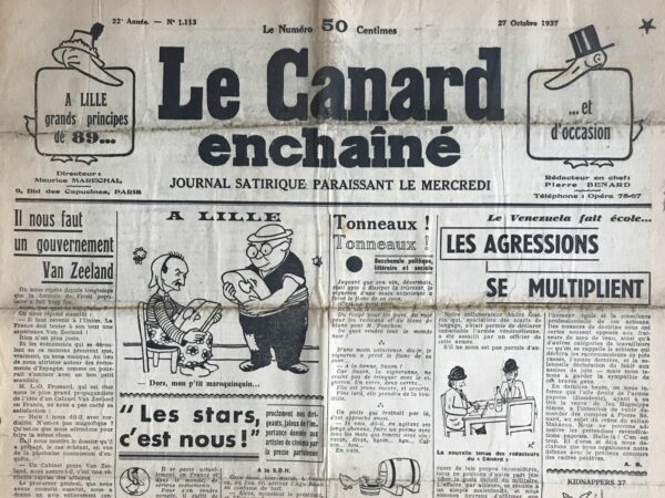 Couac ! | N° 1113 du Canard Enchaîné - 27 Octobre 1937 | "Les stars c'est nous !" proclament nos dirigeants, jaloux de l'importance donnée aux artistes de cinéma par la presse parisienne. - L'auteur, R. Tréno, dans cet article du *Canard enchaîné* du 27 octobre 1937, critique avec humour et satire la fascination des médias parisiens pour les stars de cinéma au détriment des politiciens. Il décrit comment les dirigeants politiques français, ressentant une forme de jalousie, tentent de se hisser au niveau des vedettes du grand écran en adoptant des comportements similaires et en créant des scandales pour attirer l'attention des journalistes. R. Tréno ouvre l'article en soulignant l'omniprésence des nouvelles concernant les stars de cinéma dans les journaux parisiens. Des anecdotes telles que Greta Garbo annonçant son mariage ou Danielle Darrieux partant pour les États-Unis occupent des colonnes entières, laissant les affaires d'État dans l'ombre. L'auteur anticipe avec sarcasme que les historiens futurs pourraient penser que l'engagement de Tino Rossi par une firme américaine était l'événement majeur de 1937. Sentant qu'ils sont négligés par les médias, les politiciens français décident de réagir. Tréno raconte comment ils ont commencé à imiter les stars en créant leurs propres scandales et histoires sensationnelles pour attirer l'attention de la presse. Lors d'une réunion à l'hôtel Matignon, l'absence de M. Yvon Delbos, ministre des Affaires étrangères, suscite des rumeurs. Certains murmurent qu'il pourrait être impliqué dans une romance avec une artiste blonde de la Comédie-Française. Cette affaire est détaillée dans un journal à sensation, Paris-Star. M. Eden, chef du Foreign Office britannique, arrive préoccupé à une réunion du sous-comité de la non-intervention, sans son œillet rose habituel à la boutonnière. Les journalistes britanniques soupçonnent des problèmes dans son ménage, bien que M. Eden essaie de détourner la conversation. Parallèlement, M. Grandi passe une heure au téléphone avec Mussolini, probablement à propos de cette affaire personnelle. À Genève, l'Aga Khan attire l'attention en se montrant en costume de turf. Lorsqu'on lui demande de l'Espagne, il répond spirituellement qu'il vient d'acquérir un crack pour le prochain Derby, laissant entendre des liens entre cette acquisition et la politique. À Lille, avant le Congrès radical et radical-socialiste, l'attention se porte sur la transformation physique de M. Marcel Régnier, sénateur éminent, qui aurait coupé ses moustaches et oxygéné ses cheveux. Cette nouvelle provoque un "boom" parmi les journalistes, augmentant l'importance perçue du congrès. R. Tréno conclut avec une note humoristique, soulignant que les politiciens français, en essayant de rivaliser avec les stars de cinéma, réussissent à attirer les meilleurs reporters, habituellement peu intéressés par la politique. L'article illustre avec une ironie mordante comment les dirigeants tentent de s'adapter à la culture médiatique centrée sur les célébrités, révélant ainsi les absurdités du traitement de l'information à cette époque.   | 1113 e1708166276118