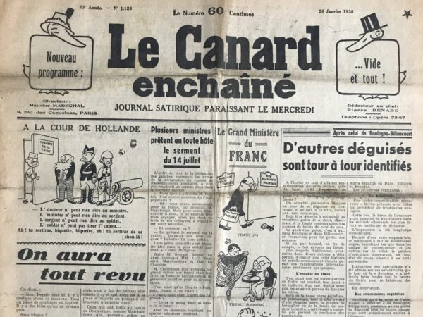 Couac ! | N° 1126 du Canard Enchaîné - 26 Janvier 1938 | L'article satirique d'André Guérin, publié dans Le Canard enchaîné le 26 janvier 1938, intitulé Après celui de Boulogne-Billancourt D'autres déguisés sont tour à tour identifiés, raconte plusieurs histoires de personnes qui se sont déguisées en personnages importants pour tromper leur entourage et parfois même les autorités, créant ainsi des situations burlesques et parfois problématiques. 1. Faux chef d'escadron à Boulogne-Billancourt : L'article commence par mentionner l'affaire d'un plaisantin qui s'est déguisé en lieutenant, puis a auto-promu jusqu'au grade de commandant, attirant ainsi l'admiration et le crédit des habitants de Boulogne-Billancourt. Par un concours de circonstances, il se retrouve même au Dépôt, suscitant une enquête qui révèle des ramifications internationales. 2. Enquête en Italie : L'enquête mène en Italie, où un individu issu de la "basse pègre socialiste" s'est fait passer pour divers personnages, y compris un conquérant ou un intellectuel occidental, gagnant ainsi la confiance locale. Sa supercherie est révélée lorsque des photos le montrent à cheval et à poil, déclenchant des soupçons sur ses prétentions. 3. En Allemagne : Une autre mystification est découverte à Berlin, où un individu s'est introduit dans les cercles allemands en se faisant passer pour un dictateur. Accompagné d'une suite imposante, il a trompé beaucoup de gens, envoyant certains dans des camps de concentration et d'autres à l'exécution. Son imposture est découverte lorsque ses demandes farfelues, comme faire fondre tout le beurre du Reich pour fabriquer des canons, ont alerté les autorités. 4. Commissions rogatoires : Suite à l'affaire du faux chef d'escadron à Boulogne-Billancourt, des commissions rogatoires sont envoyées à Athènes, Salamanque et Bucarest pour enquêter sur d'autres individus déguisés plus ou moins dangereux.   | 1126 e1708167157316