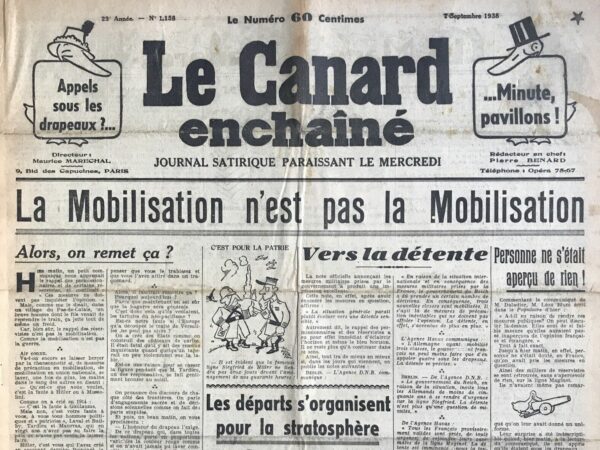 Couac ! | N° 1158 du Canard Enchaîné - 7 Septembre 1938 | L'article Alors, on remet ça ? de Pierre Bénard, publié dans *Le Canard enchaîné* le 7 septembre 1938, est une critique acerbe de la politique internationale et des dirigeants français de l'époque. Bénard utilise un ton sarcastique pour exprimer son indignation face aux actions des dirigeants qui, selon lui, sont responsables de la montée des tensions en Europe. Bénard commence en évoquant le rappel des réservistes et la mobilisation, soulignant que cela jette "tout de même un froid" malgré les assurances du gouvernement que cela ne devrait pas inquiéter l'opinion publique. Il critique ensuite les politiciens et "patriotes" qui, selon lui, n'ont pas réussi à maintenir la paix depuis la Première Guerre mondiale. Il les accuse d'avoir créé et encouragé des dictateurs comme Hitler et Mussolini par leurs actions et leur complaisance. Il rappelle l'occasion manquée de maintenir la paix lorsque Mussolini a envahi l'Éthiopie, notant que les nations réunies à Genève avaient désigné l'agresseur mais que les dirigeants français avaient préféré sauver Mussolini au lieu de soutenir des sanctions. Bénard critique également l'attitude des dirigeants français face à l'invasion de l'Espagne républicaine par Hitler et Mussolini, les accusant de les avoir encouragés indirectement. En conclusion, Bénard remet en question la logique derrière l'engagement dans un nouveau conflit, soulignant que les Sudètes ont exprimé leur désir d'être Allemands et que cela ne devrait pas justifier une guerre mondiale. Il appelle à trouver une solution pacifique pour satisfaire cette demande, même si cela signifie permettre une "sottise". L'article est une dénonciation cinglante de la politique internationale de l'époque et un appel à la réflexion sur les véritables motivations derrière les décisions de guerre. Bénard utilise l'humour noir et le sarcasme pour mettre en lumière l'hypocrisie et l'inefficacité des dirigeants politiques, tout en plaidant pour la paix et la compréhension. | 1158 e1708177851386