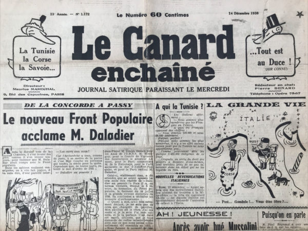 Couac ! | N° 1172 du Canard Enchaîné - 14 Décembre 1938 | L'article satirique d'A. Breffort intitulé AH ! JEUNESSE ! Après avoir hué Mussolini, les étudiants acclament le Négus,  paru dans Le Canard enchaîné du 14 décembre 1938, raconte de manière ironique et humoristique les réactions des étudiants français face aux événements internationaux de l'époque, notamment en ce qui concerne l'Italie et l'Éthiopie. Breffort commence par se moquer des prétentions italiennes en Éthiopie, affirmant que la seule réponse adéquate est un éclat de rire. Il décrit comment les étudiants du Quartier Latin ont réagi à ces événements en organisant des manifestations sarcastiques et bruyantes, où ils ont sifflé Mussolini et réclamé de manière ludique des revendications variées. L'article fait référence à des manifestations étudiantes joyeuses et non violentes, où les étudiants ont utilisé l'humour et la bonne humeur pour exprimer leur désaccord politique. Ils ont brandi des pancartes humoristiques comme "Venise aux Français" et ont scandé des slogans comme "Magnésie le Pô !", combinant revendications sérieuses et touches humoristiques. Breffort souligne également l'évolution des attitudes étudiantes, passant de la sympathie pour le fascisme à une critique ouverte, notamment envers Mussolini. Il évoque même la réhabilitation envisagée de certaines figures politiques controversées, suscitant potentiellement des confrontations humoristiques et symboliques. En conclusion, l'article peint un tableau vivant et facétieux de l'activisme étudiant dans le Quartier Latin, caricaturant leurs actions comme des actes de protestation pleins d'esprit et de subversion, tout en critiquant subtilement les politiques répressives et les dictatures étrangères. | 1172