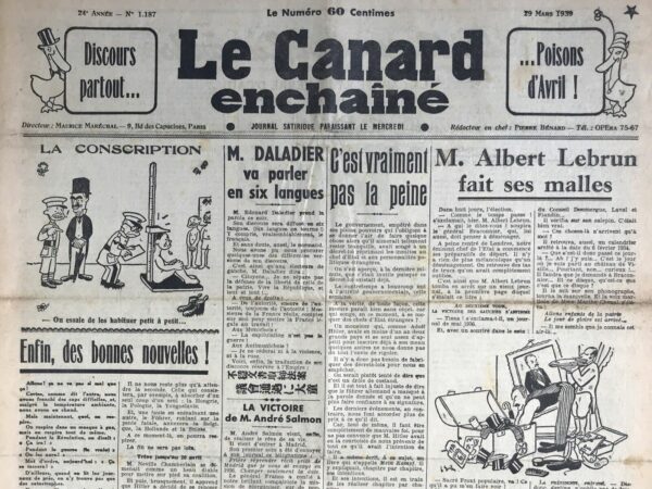 Couac ! | N° 1187 du Canard Enchaîné - 29 Mars 1939 | Dans son article Enfin, des bonnes nouvelles ! publié dans Le Canard Enchaîné le 29 mars 1939, R. Tréno utilise un ton résolument ironique pour commenter la situation politique internationale et française à la veille de la Seconde Guerre mondiale. En soulignant les événements avec un humour mordant, il démontre l'absurdité et l'hypocrisie des réactions politiques de l'époque. L'anecdote de Hitler souffrant du mal de mer est utilisée pour insinuer que même les dictateurs ne sont pas invincibles, en tournant en dérision cette faiblesse et en la présentant comme un signe de détente internationale. Tréno se moque également de l'idée que l'annexion de la Tchécoslovaquie soit la "première faute" de Hitler, soulignant l'inefficacité des puissances européennes à l'arrêter. Il critique la passivité de Neville Chamberlain en mentionnant la "trêve" de Hitler jusqu'au 20 avril, utilisant cette attente pour montrer l'inaction face à la menace croissante. Le discours de Mussolini, attendu avec anxiété, est décrit comme décevant, et Tréno ironise sur les attentes disproportionnées et le résultat modeste, montrant la tendance à surévaluer les menaces. La prise de Madrid par Franco est minimisée en la décrivant comme un simple "règlement de comptes entre militaires", réduisant cet événement majeur à une querelle interne. Enfin, l'idée que la dictature en France sous Daladier serait moins terrifiante que sous Hitler est utilisée pour souligner la complaisance et le fatalisme face à la montée de l'autoritarisme. Tréno critique l'optimisme aveugle et la passivité des dirigeants et du public face à l'escalade des tensions en Europe. En présentant des "bonnes nouvelles" qui sont en réalité des signaux inquiétants enveloppés d'ironie, il cherche à éveiller la conscience de ses lecteurs à la gravité de la situation. | 1187 e1708179349379