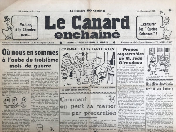 Couac ! | N° 1222 du Canard Enchaîné - 29 Novembre 1939 | Où nous en sommes à l'aube du troisième mois de guerre - L'article de R. Tréno publié dans "Le Canard enchaîné" du 29 novembre 1939 offre un regard satirique et incisif sur la situation en Allemagne au début du troisième mois de la Seconde Guerre mondiale. Tréno adopte un ton sarcastique pour décrire Hitler comme un leader indécis et préoccupé par des problèmes internes, ce qui l'aurait poussé à annuler une offensive majeure au dernier moment. Cette critique subtile souligne l'instabilité au sein du régime nazi et la tendance de Hitler à prendre des décisions impulsives influencées par des facteurs intérieurs. L'article se moque également des plans militaires fantaisistes et absurdes attribués à Hitler, comme le détournement de cyclones vers l'Angleterre et l'invasion du Canada par la Sibérie et l'Alaska. Ces propositions extravagantes sont présentées comme des symptômes du désespoir croissant du régime nazi face à ses difficultés militaires et politiques. Tréno utilise aussi des anecdotes burlesques, comme le mariage secret de Hitler avec l'employée de son photographe et sa nuit de noces dans une chambre noire, pour illustrer l'isolement et la méfiance du dictateur même dans sa vie personnelle. Ces détails servent à dépeindre Hitler non seulement comme un leader autoritaire et paranoïaque, mais aussi comme un individu déconnecté de la réalité et incapable de faire face efficacement aux défis extérieurs. Enfin, l'article suggère que les problèmes internes et externes du régime nazi, tels que les troubles en Roumanie, pourraient conduire à de nouveaux échecs pour Hitler et ses partisans. Tréno critique ainsi la direction du régime nazi tout en mettant en lumière ses faiblesses et ses contradictions, offrant ainsi une lecture satirique et percutante de l'actualité politique et militaire de l'époque. | 1222