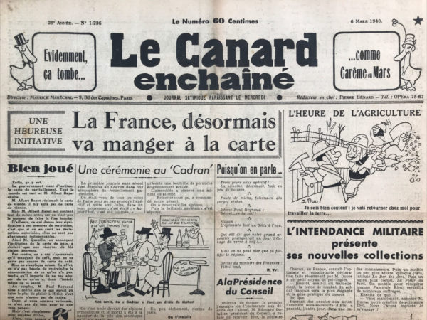 Couac ! | N° 1236 du Canard Enchaîné - 6 Mars 1940 | L'article L'Intendance Militaire présente ses nouvelles collections de "Le Canard Enchaîné" du 6 mars 1940, écrit dans un style satirique, tourne en dérision les efforts du gouvernement français pour améliorer l'uniforme militaire en pleine Seconde Guerre mondiale. On commence par rappeler une déclaration optimiste du sous-secrétaire d'État, M. Ducos, qui promet que la tenue de combat du soldat français deviendra la plus élégante et la plus pratique au monde. L'article décrit ensuite une présentation organisée par M. Ducos dans une usine d'habillement, en présence de personnalités telles qu'André de Fouquières, des tricoteuses, Emma Aiguidi, Paul Poiret, Maurice Rostand, Philippe Henriot, et plusieurs marraines de guerre. L'événement se concentre sur la présentation de différents modèles d'uniformes militaires. Parmi eux, "Dans les barbelés", "La Der des ders", "La Fleur au fusil", et "Fascicule Bleu", tous ayant des noms évocateurs et satiriques. La cérémonie culmine avec la présentation de la "création du printemps 1940" appelée "Je m'engage", ce qui provoque la colère de Philippe Henriot, qui quitte la salle en signe de protestation. Malgré quelques critiques initiales de Paul Poiret, la présentation est globalement bien accueillie. André de Fouquières conclut en affirmant que les soldats français seront remarquables même dans les meilleurs salons, faisant ainsi un jeu de mots avec la ligne Maginot. L'article se termine par une mention des correspondants de guerre, pour lesquels un nouvel uniforme est également prévu, incluant des détails absurdes comme des soutaches, épaulettes et un plumet de 75 centimètres. La satire vise à souligner l'absurdité de se concentrer sur l'élégance des uniformes militaires en temps de guerre, en ridiculisant la prétention et le décalage entre les priorités des autorités et la réalité du front. Le ton léger et moqueur dénonce l'inadéquation des préoccupations esthétiques face à la gravité de la situation militaire. | 1236