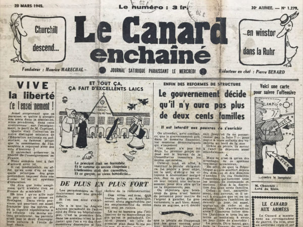 Couac ! | N° 1279 du Canard Enchaîné - 28 Mars 1945 | L'article L'impitoyable chasse aux profiteurs est commencée de Yves Grosrichard, publié dans *Le Canard Enchaîné* le 28 mars 1945, est une satire mordante de la lutte contre le marché noir et de la bureaucratie française de l'époque. En utilisant un ton ironique et des exagérations, l'auteur critique l'inefficacité et l'hypocrisie des autorités face à une crise alimentaire grave. Le texte commence par une description ironique de l'arrestation de quelques individus accusés de faire du marché noir, transportant de modestes quantités de denrées alimentaires comme des œufs, du beurre et du saucisson. L'auteur se moque de la prétendue "gigantesque" opération policière qui n'a saisi que des quantités insignifiantes de nourriture, suggérant l'inutilité et l'exagération des efforts officiels contre le marché noir. Cette saisie dérisoire est présentée comme un événement majeur qui aurait, de manière absurde, amélioré les rations alimentaires de la population parisienne. L'article tourne en ridicule la réaction des citoyens qui, eux-mêmes impliqués dans des activités similaires mais à plus grande échelle, se réjouissent de l'arrestation des "trafiquants". Cette hypocrisie est soulignée par la description des "braves gens" transportant des tonnes de beurre tout en dénonçant ceux qui transportaient des quantités beaucoup plus petites. Grosrichard utilise cette situation pour critiquer la double morale des petits trafiquants qui se permettent de juger les autres. L'auteur poursuit avec une description satirique de l'interrogatoire des "délinquants", soulignant leur manque de résistance et leur soumission, une critique de la faiblesse des individus face à la pression de l'autorité. Grosrichard montre ainsi l'inefficacité des mesures répressives et la futilité des petites victoires obtenues contre le marché noir. La satire s'étend également à d'autres domaines, comme l'imposition des personnes à faible revenu et les absurdités administratives. La mention de l'Association des Propriétaires de Lessiveuses Bourrées (A.P.L.B.) et l'anecdote de la chaisière de Notre-Dame montrent comment des questions triviales ou ridicules sont traitées avec une sévérité disproportionnée. L'article se termine par une série d'absurdités, telles que la punition d'un soldat pour avoir salué un évêque en imitant le cri du corbeau et une déclaration sarcastique du maréchal Pétain sur la discipline militaire. Ces éléments accentuent le ridicule des mesures prises par les autorités et la déconnexion entre les décisions officielles et les réalités du quotidien. En conclusion, cet article utilise l'humour et l'ironie pour dénoncer l'inefficacité, l'hypocrisie et l'absurdité des efforts officiels pour combattre le marché noir et gérer les crises alimentaires en France en 1945. Yves Grosrichard critique la bureaucratie et les autorités, soulignant la futilité de leurs actions et l'injustice des politiques appliquées, tout en révélant les contradictions et la moralité douteuse des citoyens eux-mêmes. | 1279