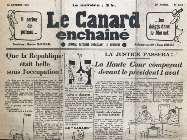 Couac ! | N° 1307 du Canard Enchaîné - 10 Octobre 1945 | L'article de Pierre Laroche, intitulé LA JUSTICE PASSERA ! La Haute Cour comparait devant le président Laval, publié dans **Le Canard Enchaîné** le 10 octobre 1945, présente une satire acerbe sur le procès de la Haute Cour sous la présidence de Pierre Laval. L'auteur dépeint une scène absurde où Pierre Laval occupe simultanément tous les rôles principaux du tribunal, soulignant ainsi l'ironie et le dysfonctionnement du système judiciaire de l'époque. Dès l'ouverture de la séance, la mise en scène ridicule devient évidente. Pierre Laval est à la fois président du tribunal, procureur général et assesseur, rendant le procès manifestement partial et grotesque. Les inculpés, Mongibeaux, Donat-Guigue et Mornet, autrefois figures de pouvoir, sont maintenant réduits à des "lampistes" sans prestige, symbolisant la chute de ceux qui avaient abusé de leur autorité. L'interrogatoire des accusés par Pierre Laval est décrit de manière théâtrale, avec Laval jouant avec eux comme un chat avec des souris. Lorsque la défense tente de se justifier, Laval rejette leurs arguments avec mépris. L'humour noir de l'article atteint son apogée lorsque Mornet, l'un des inculpés, accuse Laval d'avoir promulgué les lois scélérates qu'on lui reproche d'avoir appliquées. Laval répond avec une ironie cinglante, déniant toute responsabilité personnelle et accusant les inculpés de comédie. La scène est ponctuée par les tentatives désespérées des inculpés de s'échapper, seulement pour être ramenés à la réalité par leurs gardes. La justice, représentée par Laval, est implacable et inflexible, malgré l'absurdité de la situation. L'article se termine sur une note de résignation, avec la justice pesant lourdement sur les inculpés, leurs fronts honteux et leurs épaules courbées sous le poids de leurs responsabilités. Laroche utilise une satire mordante pour critiquer l'iniquité et l'hypocrisie du système judiciaire de l'époque, tout en soulignant la farce tragique des procès politiques. L'article révèle la profonde méfiance envers les institutions et la justice post-guerre, tout en dénonçant l'impunité des véritables responsables. | 1307