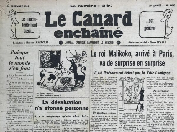 Couac ! | N° 1318 du Canard Enchaîné - 26 Décembre 1945 | Dans son article Nous l'avons échappé belle, publié le 26 décembre 1945 dans Le Canard Enchaîné, R. Tréno imagine un scénario alternatif où l'Axe aurait gagné la Seconde Guerre mondiale. Par ce biais, il met en lumière une réalité qui ressemble étrangement à la situation actuelle, où les grandes puissances alliées se réunissent pour décider de l'avenir du monde. Tréno commence par inviter le lecteur à imaginer la situation actuelle si l'Allemagne, l'Italie et le Japon avaient été victorieux. Il ironise en disant que des auteurs comme lui ne seraient pas en train d'écrire librement, mais que d'autres, sous un régime totalitaire, prendraient la relève pour publier des articles contrôlés et censurés. Il décrit une conférence imaginaire à Moscou, occupée par les forces de l'Axe, où les ministres des Affaires étrangères des trois puissances victorieuses se réuniraient. Tréno se moque de la prétendue efficacité et du secret total qui entourerait leurs discussions, en contraste avec la diplomatie transparente des démocraties. Les décisions seraient prises à huis clos, sans considération pour l'opinion publique ou les peuples concernés. L'article continue en soulignant que les impérialismes rivaux des trois puissances de l'Axe se disputeraient les ressources et les territoires conquis, ignorant les besoins et les souffrances des peuples affamés et ruinés. Tréno tourne en dérision l'idée qu'un pays moins puissant puisse vouloir participer à ces négociations, imaginant le mépris et le rire des représentants de l'Axe face à une telle demande. En conclusion, Tréno utilise l'ironie pour exprimer son soulagement que les démocraties aient triomphé, permettant ainsi de préserver la liberté et l'humanité. Cependant, par cette satire, il critique également la réalité où les grandes puissances alliées, notamment les États-Unis, la Grande-Bretagne et l'Union Soviétique, se partagent le monde et prennent des décisions cruciales derrière des portes closes. En mettant en parallèle le scénario imaginaire avec la situation réelle, Tréno met en avant les contradictions et les hypocrisies des vainqueurs, soulignant que malgré la victoire sur les régimes fascistes, les méthodes employées ne sont pas toujours à la hauteur des idéaux démocratiques proclamés. | 1318 e1708181682150