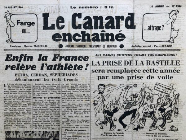 Couac ! | N° 1346 du Canard Enchaîné - 10 Juillet 1946 | Dans cet article intitulé "M. Paul Reynaud a raison" publié dans "Le Canard enchaîné" le 10 juillet 1946, Pierre Bénard offre une critique acerbe et satirique de l'attitude de Paul Reynaud et des événements entourant l'été 1940 en France. Paul Reynaud, cherchant à justifier son rôle pendant cette période tragique, avait déclaré à l'Assemblée Constituante qu'il fallait "se remettre dans l'atmosphère de l'époque". Bénard prend cette déclaration et en montre les dangers potentiels. Il se demande ce qui arriverait si l'on se remettait véritablement dans cette atmosphère, et rappelle que cette période n'était pas de tout repos. Bénard évoque les souvenirs de ce temps troublé où les citoyens français étaient plongés dans une profonde insatisfaction et une colère palpable envers leurs dirigeants. Il décrit des scènes typiques, telles que des haltes dans des auberges où l'on écoutait la radio, des officiers abandonnant leurs troupes pour rejoindre leurs familles, et des généraux se décorant mutuellement dans des cérémonies grotesques. Les discours nasillards des politiciens, qui semblaient si éloignés des réalités du terrain, sont aussi mentionnés pour souligner le fossé entre les paroles des dirigeants et la réalité vécue par les citoyens. L'article se moque également des tentatives de blâme de certains hommes d'État, qui accusaient les instituteurs et des intellectuels comme André Gide pour leurs échecs, tout en assistant à des manifestations pieuses pour expier les péchés de la France. En conclusion, Bénard ironise sur la suggestion de Paul Reynaud, indiquant qu'il serait en effet bénéfique de se remettre dans cette atmosphère pour se rappeler des erreurs et des horreurs de cette époque, afin de ne pas les oublier et surtout de ne pas les répéter. L'article est une critique mordante de l'amnésie collective et des tentatives de réécriture de l'histoire par ceux qui étaient au pouvoir durant ces moments critiques. | 1346 1