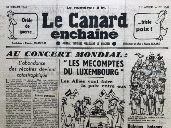 Couac ! | N° 1349 du Canard Enchaîné - 31 Juillet 1946 | L'article "L'abondance des récoltes devient catastrophique" de Yves Grosrichard, publié le 31 juillet 1946 dans *Le Canard Enchaîné*, est une satire mordante de la situation agricole et économique en France à cette époque. L'auteur utilise l'ironie pour critiquer les absurdités perçues dans la gestion des surplus agricoles par les pouvoirs publics. Le texte commence par souligner l'ironie d'une situation où une récolte exceptionnellement abondante est vue comme une "calamité" par les agriculteurs et le gouvernement. En visitant divers endroits comme la Beauce et le Charolais, l'auteur peint un tableau exagéré des "désastres" causés par l'abondance de blé et de bétail. Les gerbes de blé empilées à perte de vue sont décrites de manière dramatique, avec un agriculteur déplorant que la hausse du prix du quintal à 1 000 francs ne fait qu'ajouter à leurs "ennuis". Grosrichard continue sa satire en relatant une scène où un quincaillier affiche un écriteau annonçant la rupture de stock de lessiveuses, soulignant la pénurie de certains biens de consommation malgré l'abondance agricole. L'auteur ajoute une dimension humoristique avec une procession religieuse demandant à Dieu de réduire l'abondance en envoyant des sauterelles et de la grêle. L'article se termine par une scène où deux "profiteurs" sont dénoncés par la communauté, ajoutant une couche de critique sociale sur le favoritisme et les inégalités. Ces individus, décrits comme à l'abri de tous les problèmes, sont accusés de bénéficier injustement du système. En conclusion, Grosrichard utilise un ton sarcastique pour exposer les contradictions et les absurdités dans la gestion des surplus agricoles et les politiques économiques de l'époque. L'article se moque de la perception des agriculteurs et du gouvernement face à une situation qui, en apparence, devrait être positive, mais qui est transformée en un "désastre" bureaucratique et logistique. | 1349 2