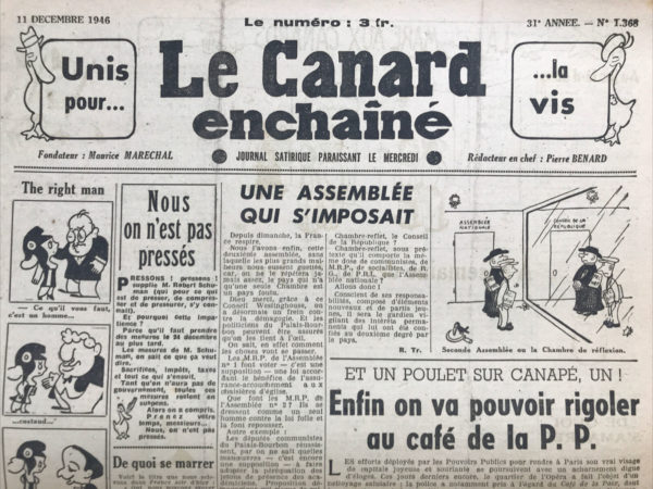 Couac ! | N° 1368 du Canard Enchaîné - 11 Décembre 1946 | Dans l'article intitulé "UNE ASSEMBLÉE QUI S'IMPOSAIT" publié par R. Tréno le 11 décembre 1946 dans *Le Canard Enchaîné*, l'auteur utilise l'ironie et l'humour pour commenter la création de la deuxième assemblée législative en France, connue sous le nom de Conseil de la République. Tréno commence par exprimer un soupir de soulagement collectif, affirmant que la France peut enfin respirer maintenant qu'elle dispose de cette seconde chambre. Il souligne de manière sarcastique l'idée largement acceptée à l'époque selon laquelle un pays sans une deuxième assemblée est voué à l'échec. En appelant cette nouvelle assemblée le "Conseil Westinghouse", en référence à la célèbre compagnie de freins, il se moque de l'idée que cette institution agira comme un frein efficace contre la démagogie. L'article continue en imaginant des scénarios hypothétiques pour démontrer comment cette deuxième assemblée est censée fonctionner. Tréno donne l'exemple d'une loi votée par les M.R.P. (Mouvement Républicain Populaire) de la première assemblée, accordant le bénéfice de l'assurance-accouchement aux bénédictines d'église. Il décrit ensuite comment les M.R.P. de la seconde assemblée se dresseraient en un seul homme pour rejeter cette loi. De même, il imagine les députés communistes du Palais-Bourbon adoptant une proposition démagogique qui mettrait en danger les finances publiques, et les conseillers communistes du Luxembourg intervenant rapidement pour la rejeter. En décrivant le Conseil de la République comme une "chambre-reflet", Tréno aborde le scepticisme quant à l'efficacité de cette institution. Il réfute l'idée que cette seconde chambre ne serait qu'un reflet de la première, affirmant qu'elle est composée de nouveaux éléments et de partis jeunes, et qu'elle jouera un rôle essentiel en tant que gardienne vigilante des intérêts permanents de la nation, bien que de manière sarcastique. Ainsi, Tréno utilise l'ironie pour critiquer et se moquer de la création de la deuxième assemblée législative, tout en mettant en lumière les attentes irréalistes et la redondance potentielle de cette nouvelle institution. | 1368