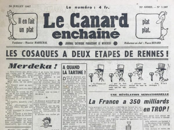 Couac ! | N° 1397 du Canard Enchaîné - 30 Juillet 1947 | Dans cet article intitulé "Les cosaques à deux étapes de Rennes ! Merdeka !", R. Tréno utilise une plume acérée et un humour mordant pour critiquer les agissements et les contradictions du général de Gaulle. La satire est palpable dès les premières lignes où il se moque de l'affirmation de M. Ramadier, soulignant l'absurdité de chercher des mots d'ordre à Washington ou Moscou. Tréno trouve son inspiration dans le cri de guerre des soldats indonésiens, "Merdeka" (Liberté), et le transforme en un cri de libération contre les "emmerdekailleurs". Il désigne de Gaulle comme le principal trouble-fête de la semaine, n'hésitant pas à lui lancer ce cri libérateur. La caricature du général de Gaulle est particulièrement virulente. Tréno le décrit comme un prophète de malheur, se réjouissant des catastrophes pour mieux s'imposer comme le sauveur providentiel. Les dialogues fictifs entre de Gaulle et son subordonné Gaston renforcent cette image d’un homme qui tire satisfaction des malheurs de la nation. La critique s’intensifie lorsque Tréno rappelle les contradictions du général : d'une part, dénonçant les communistes, et d'autre part, les ayant intégrés au gouvernement en la personne de Maurice Thorez. Il souligne également l'ironie de la situation où de Gaulle, qui prêche aujourd'hui contre l'URSS, a autrefois signé un pacte militaire avec Staline. Le point culminant de l'article est l'utilisation répétée du cri "Merdeka !", qui devient un symbole de la satire et de la dénonciation des absurdités politiques. Tréno conclut en affirmant l'impossibilité de faire confiance à un homme aussi contradictoire, utilisant "Merdeka !" comme une exclamation finale de libération et de critique. En somme, cet article du Canard enchaîné, avec son ton moqueur et ses caricatures piquantes, dénonce les incohérences et les manipulations politiques, tout en offrant un moment de lecture savoureux et libérateur. | 1397 e1720008431244