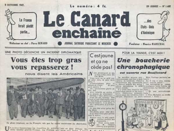 Couac ! | N° 1407 du Canard Enchaîné - 8 Octobre 1947 | Cinéma: LE FILM QUE L'ON PEUT VOIR CETTE SEMAINE : Quai des orfèvres - après le 'Corbeau', le 'poulet'" par Citoyen Cane est une critique mordante et sarcastique du film policier "Quai des Orfèvres" réalisé par Henri-Georges Clouzot. L'auteur, Citoyen Cane, commence par dépeindre une atmosphère oppressante et réaliste dans laquelle le film plonge le spectateur, comparant l'expérience à celle d'être constamment surveillé par la police, créant un sentiment d'inconfort. La critique souligne la capacité de Clouzot à créer un climat lourd et suffocant, similaire à son précédent film, "Le Corbeau". Cependant, là où "Le Corbeau" explorait les méfaits des lettres anonymes dans une petite ville, "Quai des Orfèvres" se concentre sur une enquête policière avec un inspecteur joué par Louis Jouvet. Citoyen Cane fait l'éloge de la performance de Jouvet et du réalisme de la représentation de la police judiciaire, presque documentaire, tout en déplorant la manière dont la police est souvent perçue comme désagréable. Le critique mentionne également l'attention du film aux détails et à l'atmosphère, créant une tension palpable et une immersion totale dans le monde des criminels et des policiers. Les performances des acteurs, notamment Bernard Blier dans le rôle du mari jaloux et accusé à tort, sont saluées pour leur authenticité et leur intensité. Cependant, Citoyen Cane pointe une incohérence majeure dans l'intrigue : la victime est tuée d'une balle dans le cœur, un fait qui, selon toute logique, aurait dû être rapporté par les journaux, rendant l'ignorance de ce détail par les personnages invraisemblable. Malgré cette critique, l'auteur reconnaît que le film est si bien réalisé que cette incohérence ne devient apparente qu'après réflexion. La critique se termine sur une note de lassitude, exprimant que les récits tournant autour des milieux criminels et policiers commencent à lasser. Citoyen Cane compare cette surabondance de films noirs à des explorations des égouts, amusantes une fois mais désagréables à la longue. En somme, l'article est une critique acerbe mais admirative du talent de Clouzot et de ses acteurs, tout en exprimant une fatigue face aux récits centrés sur la criminalité et les enquêtes policières. | 1407