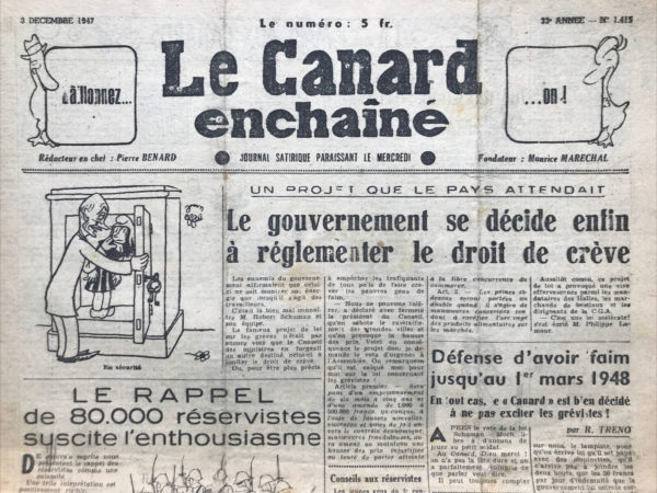 Couac ! | N° 1415 du Canard Enchaîné - 3 Décembre 1947 | L'article de R. Tréno intitulé "Défense d'avoir faim jusqu'au 1er mars 1948 - En tout cas, le 'Canard' est bien décidé à ne pas exciter les grévistes !" publié dans *Le Canard Enchaîné* le 3 décembre 1947, est une satire cinglante de la situation socio-économique en France après la Seconde Guerre mondiale, et plus particulièrement des récentes mesures gouvernementales et de la loi Schuman-Moch. L'auteur commence en évoquant cette loi, qui visait à réprimer les incitations à la grève, en soulignant avec ironie qu’au *"Canard"*, on a bien compris le message du gouvernement. L'auteur dénonce ainsi les restrictions imposées à la liberté d'expression et la criminalisation des mouvements de protestation ouvriers. Le ton ironique est immédiatement évident lorsqu'il mentionne que *"jouer au petit soldat"* est désormais une option pour certains, soulignant le caractère militaire et autoritaire des mesures. R. Tréno utilise l'exagération pour souligner l'absurdité des conditions imposées aux travailleurs. Il propose des revendications farfelues comme la *"semaine de 72 heures"* et la *"retraite des vieux à 110 ans"* pour montrer le décalage entre les attentes des travailleurs et les propositions irréalistes ou dérisoires du gouvernement. Cette hyperbole met en lumière la frustration et le désespoir des travailleurs face à des politiques insensibles à leurs besoins. L'auteur réfute sarcastiquement des faits économiques graves en les présentant comme des fausses nouvelles, pour démontrer l'absurdité des politiques du gouvernement. Il nie ironiquement l'augmentation des prix des produits de première nécessité, malgré des preuves évidentes du contraire, et se moque de l’idée que les augmentations de prix pourraient être ignorées ou dissimulées. R. Tréno se moque également de la prétendue satisfaction des classes laborieuses, en décrivant des scènes où les ménagères et les ouvriers seraient soi-disant heureux et insouciants malgré les privations. Il décrit de manière sarcastique des files d'attente devant les boulangeries et des repas ouvriers luxueux, contrastant fortement avec la réalité de la pauvreté et de la pénurie. En conclusion, l'article est une critique acerbe et humoristique des politiques gouvernementales et de la situation socio-économique de l'époque. R. Tréno utilise l'ironie, l'exagération et la satire pour dénoncer les injustices et les absurdités des mesures en place, tout en soulignant l'impact négatif sur les travailleurs et les classes populaires. | 1415