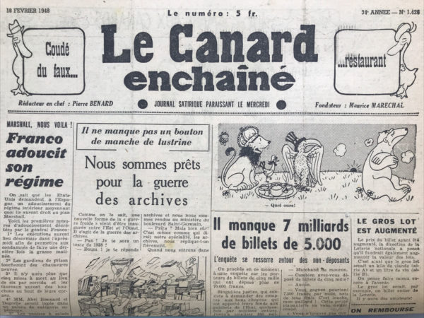 Couac ! | N° 1426 du Canard Enchaîné - 18 Février 1948 | L'article "A propos de la pièce de Paul Raynal, PÉTAIN-LE-FUSILLEUR" par R. Tréno, publié dans *Le Canard Enchaîné* le 18 février 1948, est une critique acerbe de la pièce "Le Matériel humain" de Paul Raynal, tout en dressant un réquisitoire contre le maréchal Pétain et ses actions durant la Première Guerre mondiale. La pièce de Paul Raynal se concentre sur les mutineries de 1917 sur le front de Macédoine, lorsque des soldats français, épuisés et exaspérés par la guerre interminable et la mauvaise gestion de leurs commandants, ont commencé à se révolter. L'article décrit comment les autorités militaires ont réagi avec brutalité, en fusillant des soldats choisis au hasard pour "l'exemple". Dans la pièce, un caporal nommé Guétrobe est condamné mais gracié à la dernière seconde, un sort qui n'était pas toujours réservé aux mutins de la réalité historique. Tréno appuie son propos en citant des extraits de comptes rendus des commissions secrètes de la Chambre des députés de l'été 1917, relatant des cas concrets de soldats exécutés. Un cas poignant est celui du jeune Lefebvre, qui avait 19 ans lorsqu'il fut exécuté malgré les tentatives du ministre de la Guerre, Paul Painlevé, pour obtenir sa grâce. Le général Pétain, inflexible, refusa de commuer la peine de Lefebvre. Un autre exemple donné est celui d'un soldat de 20 ans, Pierre Meunier, dont la demande de grâce avait reçu un avis favorable du général Gérard, mais fut rejetée par Pétain. Tréno compare ensuite la situation des jeunes soldats exécutés pour "l'exemple" avec celle de Pétain lui-même, qui, des années plus tard, abandonna son poste devant l'ennemi durant la Seconde Guerre mondiale. Contrairement aux soldats qu'il avait fait exécuter, Pétain fut gracié et a vécu ses dernières années paisiblement sur l'île d'Yeu. Tréno critique vivement cette clémence, soulignant l'injustice et l'hypocrisie, et s'attaque aux partisans de Pétain, comme l'avocat Jacques Isorni, qui tentaient de susciter la sympathie pour lui. L'article se termine sur une note cinglante, exprimant le dégoût de l'auteur pour Pétain et implorant les défenseurs de Pétain de cesser leurs efforts pour le réhabiliter. Tréno affirme que Pétain a eu de la chance de ne pas avoir subi le même sort qu'il avait imposé à tant d'autres, concluant que les gens comme Pétain ne s'attaquent jamais entre eux. En résumé, l'article est une dénonciation vigoureuse de l'injustice et de l'hypocrisie entourant les actions de Pétain, tant pendant la Première Guerre mondiale que durant la Seconde, tout en servant de critique de la pièce de théâtre qui aborde ces thèmes sombres de l'histoire militaire française. | 1426