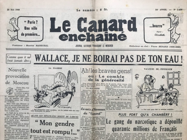 Couac ! | N° 1439 du Canard Enchaîné - 19 Mai 1948 | L'article "L'agenda de la princesse" de Jean-Paul Lacroix, publié dans Le Canard Enchaîné du 19 mai 1948, fait référence à la visite officielle bien réelle de la princesse Élisabeth (future reine Élisabeth II) à Paris du 14 au 17 mai 1948. Cet article satirique se moque des coutumes et de la pompe qui accompagnent ce genre de visites officielles, en soulignant le contraste entre l'image idéalisée et le côté prosaïque de ces événements. L'article commence par un récit exagéré des préparatifs de la princesse, avec une mention ironique de ses "trente malles" et de son entourage, incluant son mari et son "détective". Dès les premières lignes, le ton est donné : la satire vise à tourner en dérision l'excès de formalités et l'apparat qui entourent ce type de visites. La princesse, malgré sa stature royale, est dépeinte de manière presque burlesque, ce qui permet de minimiser l'aura de grandeur qui accompagne habituellement sa figure. L'accueil des "sept Parisiens" est décrit comme "inoubliable", ce qui est clairement une hyperbole sarcastique visant à critiquer l'engouement artificiel que ce genre de visites peut susciter. Ce chiffre anecdotique symbolise le désintérêt potentiel de la population pour ce genre d'événements, par opposition à l'importance que les médias et les officiels leur accordent. L'auteur enchaîne ensuite avec des descriptions cocasses des rencontres entre la princesse et les dignitaires français, tels que M. Dumaine, M. Bidault, et le président Auriol. Ces figures politiques, au lieu d'être présentées avec gravité, sont caricaturées, ce qui reflète une certaine désillusion ou critique de la politique française de l’époque. L'attention portée à des détails futiles, comme la vue sur "le profil de M. Dumaine", renforce l'idée que ces événements sont souvent plus symboliques que réellement significatifs. Enfin, l'article se termine par une remarque désinvolte sur le retour de la princesse à Londres, résumant la visite comme une simple formalité, avec peu d'impact réel. Ce traitement satirique reflète le sentiment que ces visites, bien qu'officiellement importantes, ne sont souvent que des exercices de relations publiques, déconnectés des réalités politiques ou sociales de l’époque. En somme, cet article du **Canard Enchaîné** utilise l'humour et la satire pour critiquer l'excès de formalités et la superficialité des visites diplomatiques, en les dépeignant comme des événements largement déconnectés des préoccupations quotidiennes des citoyens. | 1439