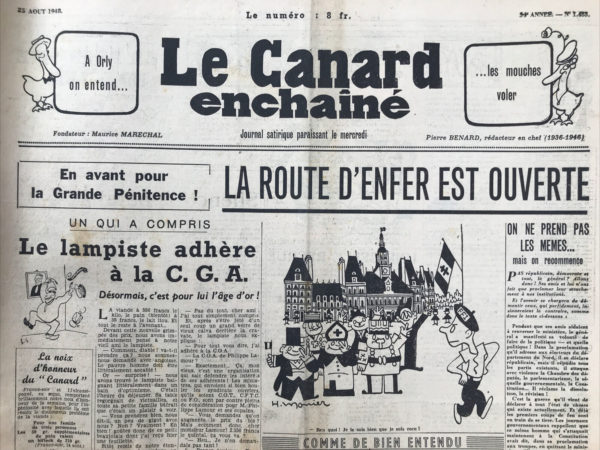 Couac ! | N° 1453 du Canard Enchaîné - 25 Août 1948 | Dans son article "Un qui a compris: Le lampiste adhère à la C.G.A. Désormais, c'est pour lui l'âge d'or !", publié le 25 août 1948 dans "Le Canard enchaîné", R. Tréno illustre de manière satirique la réalité économique et sociale de l'époque. Il commence par décrire l'inquiétude suscitée par la montée des prix des denrées de base, comme la viande, le pain et le lait. Face à cette situation, le narrateur s'inquiète pour le "lampiste", un symbole de l'ouvrier moyen souvent accablé par les difficultés financières. Cependant, à la grande surprise du narrateur, le lampiste ne semble pas affecté par cette inflation galopante. Au contraire, il est en pleine forme, partageant un festin avec sa famille et offrant même un verre de beaujolais à son visiteur. Lorsqu'on lui demande comment il fait face à la hausse des prix, le lampiste répond avec désinvolture : "Je m'en fous !". Cette réponse inattendue s'explique par son adhésion à la C.G.A. (Confédération Générale de l'Agriculture) de Philippe Lamour. La C.G.A. est présentée comme une organisation puissante et influente, capable de défendre efficacement les intérêts de ses membres. Contrairement aux syndicats ouvriers comme la CGT, la CFTC ou FO, souvent ignorés ou maltraités par les ministres, la C.G.A. reçoit une attention particulière et des concessions généreuses de la part du gouvernement. Le lampiste explique que, grâce à la C.G.A., les prix des produits agricoles, y compris le blé, le lait et la viande, sont régulièrement augmentés, garantissant ainsi des revenus confortables à ses membres. Le lampiste raconte avec enthousiasme comment Philippe Lamour, par ses interventions auprès du gouvernement, a obtenu des augmentations de prix et des primes supplémentaires pour les producteurs agricoles. Il admire Lamour, qualifié de "mariolle" (rusé), pour son habileté à défendre les intérêts des agriculteurs. L'article se termine sur une note humoristique lorsque le fils du lampiste allume la radio, et la voix de M. André Marie, alors Premier ministre, appelle solennellement les "lampistes de France" à comprendre leur chance. Le lampiste éclate de rire, convaincu qu'une nouvelle augmentation est en route, grâce à l'influence indéfectible de Philippe Lamour. R. Tréno utilise cette anecdote pour critiquer l'injustice sociale et économique de l'époque, où les syndicats ouvriers peinent à obtenir des améliorations pour leurs membres, tandis que les agriculteurs affiliés à la C.G.A. jouissent de privilèges conséquents. L'humour et la satire sont utilisés pour dénoncer les disparités et mettre en lumière les dynamiques de pouvoir entre les différents groupes sociaux et le gouvernement. Cinéma: Le Massacre de Fort Apache, réalisé par John Ford avec Henry Fonda, John Wayne. | 1453