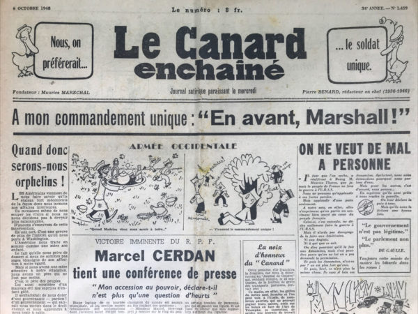 Couac ! | N° 1459 du Canard Enchaîné - 6 Octobre 1948 | EFFETS TRAGIQUES DU SAOULOMÈTRE: Une formidable explosion 2, rue des Petits Pères pulvérise les locaux du " Canard", 203 cadavres de bouteilles retirés jusqu'ici des décombres - L'article de Gabriel Macé dans "Le Canard Enchaîné" du 6 octobre 1948 utilise un événement fictif pour critiquer la légèreté et l'irresponsabilité, tout en satirisant l'ivresse collective. En racontant l'explosion prétendument causée par des ballons mesurant le taux d'alcool des journalistes, l'auteur aborde plusieurs thèmes avec une ironie mordante. D'abord, Macé se moque des habitudes de consommation d'alcool, en exagérant le rôle du "saoulomètre" et en transformant une simple session de dégustation en une scène de chaos. La description des rédacteurs soufflant dans des ballons, chacun avec ses boissons favorites, renforce le stéréotype de l'écrivain bohème et souvent éméché. Cette caricature de l'intellectuel alcoolique fait écho à une critique plus large de la société, où l'alcool est souvent un échappatoire ou un moyen de camaraderie excessive. Ensuite, l'article tourne en dérision les enquêtes officielles et la bureaucratie. L'accent mis sur les "203 cadavres de bouteilles" et l'évaluation des dégâts en "millions de calembours" souligne l'absurdité des situations bureaucratiques et des enquêtes qui parfois semblent se perdre dans des détails insignifiants, oubliant l'essentiel. La mention que tous les ballons ont éclaté en même temps "prouve péremptoirement que le saoulomètre est un appareil particulièrement au point" est une satire directe de la manière dont les autorités ou les experts valident des faits ou des technologies. Cette remarque ironique questionne la validité et la logique de certaines conclusions officielles. Enfin, la conclusion que cette affaire a été "considérablement enflée" critique le sensationnalisme médiatique et la tendance à exagérer les événements pour attirer l'attention. Ce commentaire est pertinent dans un contexte où la presse peut transformer des incidents mineurs en scandales majeurs, perdant parfois de vue l'importance des faits. En somme, l'article utilise l'humour noir et la satire pour dénoncer l'irresponsabilité, le sensationnalisme, et la bureaucratie absurde. En créant une scène hilarante et grotesque, Gabriel Macé invite les lecteurs à réfléchir sur la réalité derrière les caricatures et les exagérations, tout en offrant un divertissement intelligent et critique. | 1459