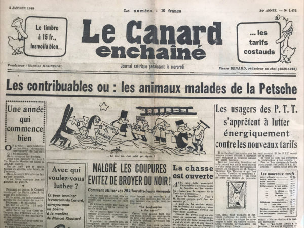 Couac ! | N° 1472 du Canard Enchaîné - 5 Janvier 1949 | LE VEILLEUR DE NUIT FAIT ECOLE - Picasso, à son tour, provoque l’arrestation de 300 personnes - Le veilleur de nuit de la Banque de France de Montrouge, attaquée en 1944 par des gangsters, a réussi à faire arrêter les coupables en remettant à la police une caricature du chef de gang. Le maître Picasso, ayant été cambriolé l'autre soir, a suivi cet exemple en donnant aux policiers les portraits de deux de ses agresseurs. Grâce à ces documents, que nous reproduisons ci-dessous, les enquêteurs ont identifié environ trois cents individus dont le zouave du Pont de l'Alma, l’hippopotame du Zoo, le pithécanthrope du muséum, Michel Simon, Ferdinand Lop, Jo-la-Terreur, le voisin de palier de Mistinguett, Pierrot-le-Fou No 18, Bébert-le-Moustachu, Fantômas, etc. Tout ce joli monde a été conduit quai des Orfèvres où les interrogatoires et les aveux spontanés se succèdent sans désemparer. (Article non signé) | 1472