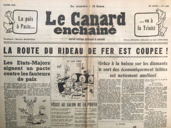 Couac ! | N° 1485 du Canard Enchaîné - 6 Avril 1949 | Un danger pour la Presse, L'ACTUALITE ne se renouvelle pas assez - Dans cet article, Roger Salardenne critique avec humour la répétitivité de l'actualité journalistique. Il décrit comment, selon lui, les événements semblent se répéter invariablement chaque semaine, rendant le travail de journaliste monotone et prévisible. Par exemple, chaque samedi, il y a inévitablement un bébé abandonné sous une porte cochère parisienne, et chaque dimanche, un citoyen est accidentellement abattu par un policier distrait. La semaine se poursuit avec des événements tout aussi prévisibles : une attaque de banque le mardi, la disparition d'un enfant le mercredi, et sa découverte le jeudi. Salardenne se moque de la manière dont les rédacteurs réservent des colonnes pour des événements attendus comme la signature d'un pacte ou des actions de gangs contre des banques. Il critique également le manque de diversité dans les nouvelles, en notant que les mêmes histoires et événements semblent se produire sans fin. Il conclut de manière satirique que pour attirer l'attention des lecteurs, il faudrait réformer l'actualité elle-même en changeant la nature des événements ou leur mise en scène. Il suggère même aux gangsters et aux parents d'enfants disparus de varier leurs actions pour rendre les nouvelles plus intéressantes. En résumé, l'article est une satire de la presse et de sa couverture monotone et prévisible de l'actualité, soulignant un manque de diversité et d'originalité dans les reportages journalistiques. | 1485