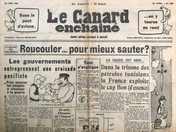 Couac ! | N° 1487 du Canard Enchaîné - 20 Avril 1949 | La nappe est mise...Dans la trizone des pétroles tunisiens, la France exploite le cap Bon (d'essence) - L'article satirique de Gabriel Macé commente sur l'exploitation pétrolière en Tunisie, en particulier au cap Bon. Macé utilise un ton ironique pour se moquer de la situation où les Français, avec l'aide de leurs alliés anglais et américains, exploitent les gisements pétroliers tunisiens. Il mentionne que la Tunisie est divisée en trois zones d'exploitation : une zone est gérée par la compagnie britannique Shell, une autre par les Américains de Gulf Oil, et la troisième par une société française. Macé fait un jeu de mots avec le terme "trizone" pour décrire cette division de l'exploitation pétrolière, rappelant la division de l'Allemagne de l'après-guerre. Il critique aussi les ambitions limitées de la Shell en Tunisie, reflétées par l'utilisation du terme "réduit de Kairouan", suggérant une exploitation modeste ou rétrécie. L'article se moque également de la présence américaine en Afrique du Nord, les décrivant comme des amateurs plus préoccupés par des activités comme le golf que par une exploitation sérieuse. Il ironise sur l'inutilité des investissements, évoquant des Buicks inutilisées et un manque d'efficacité, contrastant avec l'attente d'une exploitation pétrolière productive. Macé conclut en décrivant de façon humoristique l'apparence d'une usine pétrolière à l'activité frénétique, mais qui n'est en fait qu'une façade pour produire de l'essence en petites quantités. Il souligne l'absurdité de la situation, où une production minimale est entourée d'une prétendue importance stratégique et économique. En somme, l'article utilise l'humour et l'ironie pour critiquer la politique coloniale française en Tunisie et la coopération internationale dans l'exploitation des ressources locales, tout en se moquant des prétentions des puissances coloniales à des opérations sophistiquées et productives. | 1487