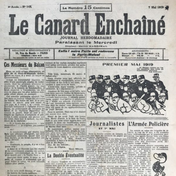 Couac ! | N° 149 du Canard Enchaîné - 7 Mai 1919 | CES MESSIEURS DU BALCON, par Henri Béraud - Dans un petit village champenois, lors d'une période de repos pour les soldats de la Main-de-Massiges, se trouvait un major de cantonnement, véritable vestige d'une époque révolue, chargé d'assurer l'ordre dans la localité. Ce vénérable individu, empreint d'une quadruple couche de conservatisme, avait accumulé les années d'expérience depuis la précédente guerre. Il se promenait inlassablement dans le village, s'adressant à tous avec des discours enflammés, que ce soit à l'attaché d'intendance, au responsable du troupeau ou au capitaine rapporteur du conseil de guerre. Un jour, il se permit de critiquer un capitaine d'infanterie, exprimant une opinion qui lui valut le surnom de "Vieille Noix". Quelques mois plus tard, il reçut une médaille, et disparut sans laisser de trace. Le narrateur le revit un jeudi dernier, 1er mai, sur le balcon du Cercle militaire. Il se tenait parmi les spectateurs qui applaudissaient bruyamment la répression violente menée contre des manifestants pacifiques. Malgré les scènes de brutalité et de sang, cet individu semblait prendre un plaisir sadique à la situation. Le texte se termine par une ironique expression de gratitude envers ces individus, qui, par leurs actions, ont clairement exposé leurs véritables intentions et leurs penchants autoritaires. Il est suggéré que ceux qui ont vécu aux côtés de ces officiers devraient maintenant rejoindre la Ligue des Chefs de Section, où l'on travaille à maintenir les structures hiérarchiques de la guerre, rappelant ainsi les sombres moments vécus sous leur domination. | 149