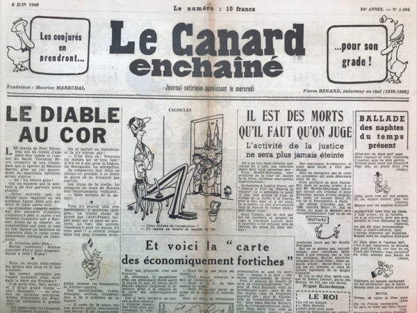 Couac ! | N° 1494 du Canard Enchaîné - 8 Juin 1949 | Enfin ! la paix est signée au Viet-Nam, il ne reste plus qu'à mettre fin aux hostilités - par R. Tréno - L'article utilise un ton satirique pour commenter l'annonce de la fin de la guerre au Vietnam. Selon l'article, la paix est "officiellement" signée, et il ne resterait plus qu'à "mettre fin aux hostilités", soulignant ainsi l'absurdité de l'annonce. Le texte souligne la contradiction entre la proclamation de paix et la réalité des hostilités encore en cours, où des "bandes de jeunes gens" continuent à échanger des coups de feu pour célébrer "l'heureux événement". L'auteur évoque un télégramme du président français Auriol à Bao Daï, affirmant que "plus rien ne s’oppose à l’instauration de la paix". Cependant, l'article tourne en dérision cet optimisme en décrivant des scènes de célébrations absurdes, y compris des feux de joie dans des villages réduits en cendres. L'auteur fait aussi référence à un discours de Bao Daï dans lequel il annonce l'indépendance du Vietnam, mais de manière ironique, le contexte montre que cette indépendance est toute relative. Le texte mentionne également des mesures symboliques comme l’octroi de médailles et d’augmentations, tournées en ridicule par l'auteur pour souligner leur inutilité face à la situation réelle. Les réactions en France sont également critiquées : l'annonce de la paix est suivie par une discussion sur l'augmentation des crédits militaires pour couvrir les frais de guerre, renforçant l'idée que la paix annoncée n'est qu'une façade. L'article conclut en se moquant de l'émission d'un mandat d'arrêt contre Ho Chi Minh, le qualifiant de "stupide bouderie", et dépeint de manière absurde l'envoi de divisions de police pour l'arrêter, soulignant l'irréalisme et l'hypocrisie des actions françaises au Vietnam. | 1494