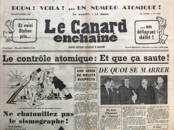 Couac ! | N° 1510 du Canard Enchaîné - 28 Septembre 1949 | À la veille possible d'une chute éventuelle du Gouvernement, le "Canard" n'hésite pas à prendre ses responsabilités Pas trop trop ! La farce sinistre est terminée. Le gouvernement Queuille, dont l'initiale était tout un programme, s'est effondré lamentablement. Dieu merci, le ridicule tue encore en France. Le gang du Matignon - Nous voilà enfin débarrassés de ces pitoyables jocrisses, naufrageurs impitoyables de la patrie. Clouons-les une dernière fois au pilori, les mauvais bougres tous, de Queuille l'impuissant à Moch le cynique, en passant par Schuman le sournois… Et ce Mitterrand, ci-devant ministre de la non-Information ! Le triste bilan - On connaît les méfaits de cette bande organisée, le bilan d'une année de gâchis : - Hausse vertigineuse des prix. - Écrasement des libertés syndicales. - Duperie de la reconstruction. - Abdication totale en politique extérieure. Et cette Dévaluation qui a saigné à blanc le pays. Bon vent, messieurs ! À ne pas vous revoir. J.-P. L. Haut les cœurs ! - Justice finit toujours par être rendue : le gouvernement Queuille est sorti victorieux de l'épreuve. Dieu merci, les Français savent encore faire confiance aux bons bergers. Un homme, une équipe - La Providence a voulu sans doute conserver à notre pays ces hommes bons et capables, guides éclairés du peuple. Leur nom est sur toutes les lèvres : Henri Queuille, ou l'efficience. Jules Moch, ou l'autorité souriante… le sage Robert Schuman… Et François Mitterrand, qui dirige avec tant de pertinence l'Information. Un glorieux palmarès -  Faut-il rappeler leurs réalisations ? Au cours d'une année, une seule, mais féconde, le gouvernement Queuille a : - Fait baisser le coût de la vie. - Assuré l'ordre et la paix publiques. - Donné des maisons à ceux qui n'en avaient pas. - Accru le prestige de la France à l'étranger. - Et aligné sagement le franc, mesure nécessaire. Longue vie au ministère Queuille ! Il porte tous nos espoirs. L.-P. J. Jean-Paul Lacroix | 1510