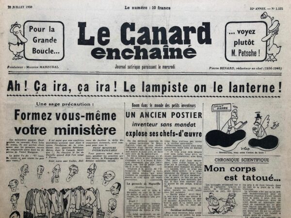 Couac ! | N° 1551 du Canard Enchaîné - 12 Juillet 1950 | L'article de Roger Salardenne, paru dans Le Canard enchaîné du 12 juillet 1950, intitulé "Sous le signe du Goddet - Le 'Canard' suit le Tour en soucoupe volante", est un exemple d'humour décalé et absurde dans la couverture du Tour de France. Il s'agit moins d'une chronique sportive que d'une parodie légère et fantaisiste des reportages traditionnels. Sous le signe de la dérision, Salardenne imagine une équipe du *Canard* qui, à défaut de suivre le Tour à vélo ou en voiture comme les journalistes classiques, choisit d'utiliser une soucoupe volante pour couvrir l'événement. Cette fantaisie transporte l'humour au-delà des frontières sportives pour inclure des moments de burlesque et d'ironie. L'auteur joue notamment sur des termes techniques et sportifs pour les détourner en un vocabulaire de la boisson : « cabernet contrôlé », « quart Perrier », « monbazillac ». Cela traduit bien l'atmosphère festive et bon vivant associée au Tour de France à l'époque, où la consommation de vin était omniprésente. L'article semble être une allégorie du journalisme nonchalant du *Canard*, qui se démarque des autres journaux en refusant de se prendre trop au sérieux. Loin des analyses rigoureuses de performances athlétiques, l'auteur raconte des incidents fictifs, des interruptions liées à la soif ou à l’enthousiasme excessif pour le « vieux saumur », des chutes rocambolesques lors des étapes imaginaires. Il y a même une compétition interne au sein de la rédaction du *Canard*, où la consommation de vin devient un contre-la-montre humoristique. La soucoupe volante, quant à elle, devient un symbole des moyens décalés et inattendus que *Le Canard* se donne pour suivre l’actualité, toujours avec un pas de côté. Cet article est un bel exemple de la capacité de Salardenne à mêler satire et imagination, tout en rendant hommage à l’esprit festif du Tour de France. | 1551 1