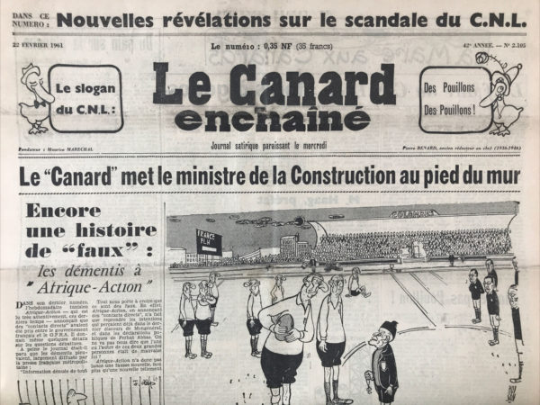 Couac ! | N° 2105 du Canard Enchaîné - 22 Février 1961 | Fondé en 1955, le Comptoir National du Logement (CNL), société de construction et agence immobilière à la fois, avait lancé un programme de construction de 2 000 logements rue du Point-Du-Jour, à Boulogne-Billancourt. 6 ans plus tard, peu de logements construits, avec des malfaçons, alors que nombre de souscripteurs avaient déjà fini de les payer. Le Canard publia un premier article, non signé, en page 3 du numéro 2104 du 15 février 1961, sur toutes les irrégularités observées et lâcha les premiers noms de responsables: ceux de l'ancien préfet de la Seine Paul Haag, PDG du CNL, et de l'architecte Fernand Pouillon. Mais le Canard ne s'en tint pas là et, dans ce numéro 2105, c'est R. Tréno, le rédacteur en chef, qui prend la plume pour mettre en cause le ministre de la Construction Pierre Sudreau, particulièrement aveugle dans ce dossier, voire complaisant. A l'issue du procès, en juillet 1963, Sudreau, qui joua les candides et jura tout ignorer des carabistouilles du C.N.L., fut relaxé. En revanche, l'architecte Pouillon, ainsi que des comparses, furent condamnés à des amendes et à de la prison ferme. Mais, comme l'écrivait Tréno ultérieurement dans le numéro 2221 du 15 mai 1963, "le véritable scandale dépassait Pouillon, dépassait même le C.N.L... Il est démontré que, sous la Cinquième, le pouvoir ne veut rien faire qui puisse porter préjudice à MM. les banquiers, la spéculation immobilière étant l'une des mamelles de la Finance". En juin 1995, Roger Fressoz, ancien Directeur du Canard, lors d'un entretien avec Laurent Martin, reconnut que "le seul qui ait payé, c'est l'architecte Pouillon. Tous les politiques s'en sont sortis". Toujours est-il que cette affaire est clé dans l'histoire du Canard car elle la première où le volatile mène lui-même l'enquête, va au-devant des événements, mettant en lumière les graves dysfonctionnements du marché immobilier en France et l'incapacité du gouvernement à lutter contre les spéculateurs. Une enquête fondatrice pour le Canard, la première d'une longue série, emblématique de ce qu'on appellera le "gaullisme immobilier". SP | 2105