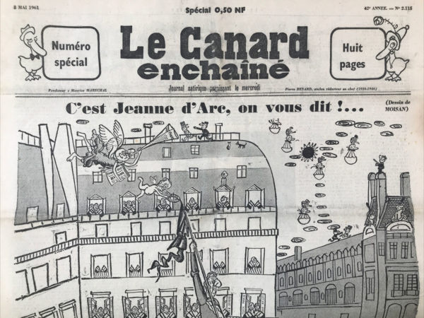 Couac ! | N° 2115 du Canard Enchaîné - 3 Mai 1961 | L'insurrection fomentée par les généraux Challe, Jouhaud, Salan et Zeller à Alger pour conserver l'Algérie, a été déjouée par de Gaulle, en utilisant l'article 16 de la nouvelle Constitution, lui donnant les pleins pouvoirs. Le marché aux putsch, Kennedy diligente une enquête sur le rôle éventuel de la CIA dans cette tentative de putsch, faisant suite à des allusions lancées par le Canard... Lettre d'Alger, Alger à l'heure franquiste, envoyée à un collaborateur du Canard par une "amie d'Alger, enseignante dénonçant une atmosphère de délation généralisée dans le pays. | 2115