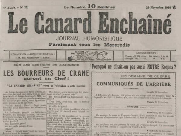 Couac ! | N° 22 du Canard Enchaîné - 29 Novembre 1916 | Les bourreurs de crâne auront un chef ! Maurice Maréchal traque les "bourreurs de crâne" et organise un referendum auprès de ses lecteurs pour élire les meilleurs... Arrivent en tête Gustave Hervé, directeur de La Victoire, Maurice Barrès, l'omniprésent académicien dans les colonnes du "Canard" et de l’Écho de Paris, puis le sénateur Charles Humbert. Les résultats seront dévoilés 8 mois plus tard, dans le numéro du 20 juin 1917. Des canons ! Des munitions ! L'USINE MYSTÉRIEUSE - L'article d'André Dahl publié dans "Le Canard enchaîné" le 29 novembre 1916, est un récit satirique qui dévoile une supposée usine de guerre dans la banlieue est de Paris. La chronique illustre comment des personnalités littéraires et intellectuelles françaises, dont Maurice Barrès, René Bazin, Frédéric Masson, Marcel Hutin, et Henry Bordeaux, auraient mis en place une usine clandestine produisant des munitions pour l'effort de guerre. Le ton de l'article est clairement ironique. Dahl se déguise en métallurgiste et infiltre l'usine où il découvre ces notables en train de fabriquer des obus. Ce tableau absurde se moque de leur patriotisme ostentatoire et de leurs tentatives de se rendre utiles à l'effort de guerre, tout en restant éloignés du front. L'usine est décrite avec des détails exagérés, soulignant l'incongruité de la situation, notamment avec l'écrivain mutilé, qui compose des articles de propagande avec "la moitié du cerveau enlevé". Le clou de l'ironie est atteint lorsque Maurice Barrès explique fièrement l'inscription "B.D.C." sur une plaque de marbre, qu'il interprète comme "Boulets de canons", alors que Dahl suggère sarcastiquement que cela devrait signifier "Bourreurs de crâne", soulignant ainsi la propagande et l'endoctrinement véhiculés par ces écrivains. L'article critique indirectement l'inefficacité et l'hypocrisie des intellectuels qui se targuent de patriotisme tout en restant éloignés des véritables horreurs du front. En utilisant l'humour et la satire, Dahl expose les contradictions et les absurdités de la situation, tout en offrant une réflexion mordante sur la propagande et le rôle des intellectuels en temps de guerre.     | 22 7