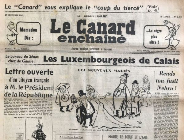 Couac ! | N° 2200 du Canard Enchaîné - 19 Décembre 1962 | Nos Exemplaires du Canard Enchaîné sont archivés dans de bonnes conditions de conservation (obscurité, hygrométrie maitrisée et faible température), ce qui s'avère indispensable pour des journaux anciens. | 2200