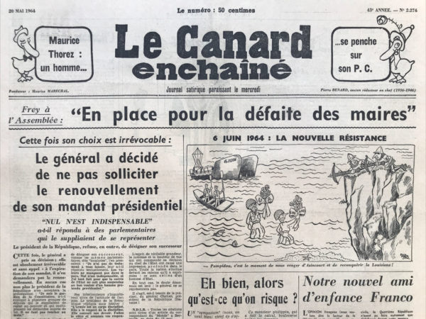 Couac ! | N° 2274 du Canard Enchaîné - 20 Mai 1964 | La politique ? C'est pourtant clair ! par R. Tréno - L'édito aborde de manière humoristique plusieurs aspects de la politique française et internationale de l'époque. Tréno semble critiquer le manque d'engagement politique de la population française en soulignant l'apparente simplicité des enjeux politiques. Il met en scène un électeur fictif qui, selon lui, n'aurait aucune difficulté à comprendre les choix politiques et à exercer son droit de vote lors des élections présidentielles.Tréno caricature également les alliances politiques et les tactiques électorales en France. Il suggère que les partis politiques français ne sont pas toujours unis dans leurs objectifs et que les compromis sont souvent nécessaires pour atteindre le pouvoir. L'humoriste semble également se moquer des déclarations politiques et des alliances internationales, en les présentant comme des manœuvres cyniques dictées par des intérêts électoraux ou économiques. Enfin, Tréno conclut en soulignant que la politique internationale n'est pas moins complexe que la politique nationale, et que les citoyens ne devraient pas se désintéresser des affaires du monde sous prétexte de leur apparente simplicité. Son style satirique et son ton ironique mettent en lumière les contradictions et les hypocrisies de la politique, tout en invitant le lecteur à réfléchir sur les enjeux réels derrière les discours politiques. | 2274