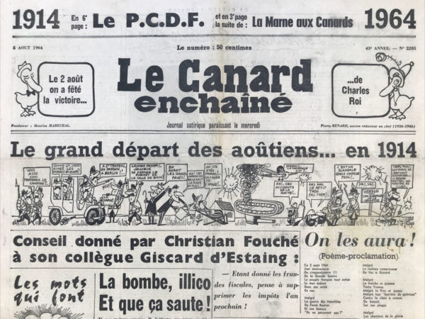 Couac ! | N° 2285 du Canard Enchaîné - 5 Août 1964 | Le bandeau sur les yeux, par Jérôme Gauthier - Cet article évoque les exécutions sommaires de soldats français pendant la Première Guerre mondiale, notamment ceux qui ont été fusillés pour l'exemple. Entre 1914 et 1918, environ deux mille soldats français ont été fusillés, souvent sans jugement ou après des simulacres de justice iniques. Ces exécutions étaient destinées à servir d'exemple pour maintenir la discipline dans les troupes et punir ceux qui refusaient d'obéir aux ordres. L'article raconte l'histoire d'un soldat nommé Bersot, qui a été condamné à mort pour avoir refusé de porter un pantalon sale et taché de sang, offert en échange de son pantalon gelé. Malgré ses protestations et son refus persistant, Bersot a été exécuté par un peloton d'exécution, sous les ordres du colonel Auroux, qui cherchait à "faire un exemple" pour remonter le moral de son régiment. L'article souligne l'oubli et le silence qui ont entouré ces exécutions après la guerre, attribués à la lâcheté, à l'orgueil ou à la volonté de préserver une image de virilité. Il évoque également les efforts de quelques individus pour révéler la vérité sur ces exécutions et obtenir reconnaissance et justice pour les fusillés. En résumé, l'article met en lumière un aspect sombre et peu connu de la Première Guerre mondiale, en dénonçant les exécutions injustes de soldats français et en appelant à se souvenir de leur sacrifice et à leur rendre justice. | 2285