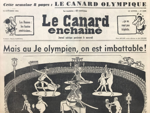 Couac ! | N° 2295 du Canard Enchaîné - 14 Octobre 1964 | La tournée des pays sous-développés - La Francia à son tour s'apprête à recevoir le général de Gaulle - Dans cet article sarcastique de Tréno, l'auteur ironise sur la visite du président Carlos à la France et sur les attentes exagérées des autorités françaises à son égard. Il compare ironiquement le protocole de cette visite à celui des dictateurs d'Amérique latine, suggérant que la population devrait être forcée de participer à l'accueil du président. Tréno se moque également de l'idée que le président Carlos pourrait être généreux envers la France, en soulignant le soutien financier qu'il a déjà accordé à d'autres pays. Il tourne en dérision l'idée que la France, bien que considérée comme sous-développée dans certains aspects, mérite une aide financière similaire à celle octroyée aux pays d'Amérique latine. L'auteur utilise l'exemple de l'Italie et du Japon pour mettre en évidence les lacunes de la France en matière d'infrastructures et de développement technologique. Il souligne également la dépréciation de la monnaie française par rapport à d'autres pays européens et les difficultés sociales et économiques auxquelles la France est confrontée. En conclusion, Tréno espère ironiquement que les représentants français sauront toucher le cœur et le porte-monnaie du président Carlos lors de leur rencontre, soulignant ainsi l'attente exagérée de bénéfices financiers de cette visite. | 2295