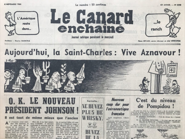 Couac ! | N° 2298 du Canard Enchaîné - 4 Novembre 1964 | A la manière de Tristan Bernard : Direction collégiale (conte russe) - Cette satire humoristique de R. Tréno met en scène une allégorie des dirigeants soviétiques Leonid Brejnev et Alekseï Kossyguine sous la forme de deux frères siamois. Tréno utilise l'analogie des deux frères siamois pour illustrer la relation étroite et complexe entre Brejnev et Kossyguine, ainsi que les rivalités politiques au sein du Parti communiste. Dans le récit, les deux frères siamois représentent Brejnev et Kossyguine, qui ont vécu sous Staline et ont survécu à son règne. Lorsque Kroutchev arrive au pouvoir et décide de déboulonner Brejnev, il choisit une direction collégiale impliquant les deux frères siamois. Au début, tout semble bien se passer avec cette direction collégiale, car elle empêche la résurgence du culte de la personnalité. Cependant, les difficultés surviennent lorsque les deux frères siamois commencent à être influencés par différentes factions politiques au sein du Parti communiste. Finalement, Brejnev et Kossyguine se retrouvent à comploter l'un contre l'autre, chacun cherchant à éliminer l'autre du pouvoir. Cependant, lorsqu'ils découvrent les plans de l'autre, ils réalisent qu'ils ont tous les deux une bonne position au sein du Parti communiste et décident de continuer à coopérer pour maintenir la paix. Cette satire met en lumière les luttes de pouvoir et les rivalités politiques au sein du Parti communiste soviétique, tout en utilisant une approche humoristique pour commenter la nature complexe des relations politiques. | 2298