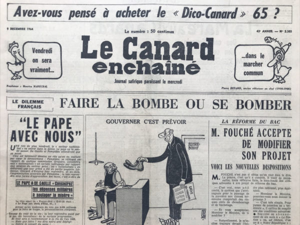 Couac ! | N° 2303 du Canard Enchaîné - 9 Décembre 1964 | Les emmurés de Burgos, par Jérôme Gauthier - Cet article poignant dénonce les conditions inhumaines dans lesquelles sont détenus cinquante-quatre prisonniers politiques à Burgos, en Castille, sous le régime de Franco. Il met en lumière les souffrances endurées par ces hommes, notamment les années de solitude et d'oppression dans des cachots sombres et humides. L'auteur souligne la cruauté du régime franquiste, qui utilise l'emprisonnement comme moyen de répression politique et d'intimidation. Il dénonce le chantage exercé sur les autres détenus en les menaçant de subir le même sort que les cinquante-quatre prisonniers enfermés dans des conditions inhumaines. Le poète espagnol Marcos Ana, lui-même ancien détenu politique, est présenté comme un défenseur de la liberté et de la justice, appelant à la mobilisation de l'opinion internationale pour mettre fin à ces injustices. L'auteur souligne également l'impunité dont jouit le régime franquiste, illustrée par le maintien des condamnations même lorsque l'injustice est avérée. Enfin, le texte met en lumière le rôle des médias et de la société civile dans la dénonciation de ces violations des droits humains et appelle à ne pas oublier les souffrances infligées par le régime de Franco. | 2303