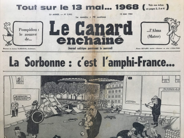 Couac ! | N° 2482 du Canard Enchaîné - 15 Mai 1968 | Vous avez compris ? par R. Tréno - Après dix ans de tumulte, Paris connaît enfin son propre 13 mai, marquant la fin d'une ère de pouvoir personnel. La République semble prête à prendre en main ses propres destins. Durant cette décennie, le régime autocratique a montré ses limites, incapable de gérer efficacement les affaires dans un pays profondément divisé et confronté à un monde dangereux. Sous la Cinquième République, le pouvoir était personnifié par un seul homme, ce qui conduisait au désordre, car un individu seul ne peut diriger la France. Les événements de mai 1968 illustrent ce désordre, avec un préfet de police gérant les manifestations de manière hilarante et contradictoire, tandis que le Général de Gaulle, confronté à des slogans hostiles, part pour la Roumanie où il est accueilli avec enthousiasme par la jeunesse. Malgré ces troubles, l'esprit de solidarité et de fraternité s'exprime, rappelant l'essence généreuse de la France. | 2482