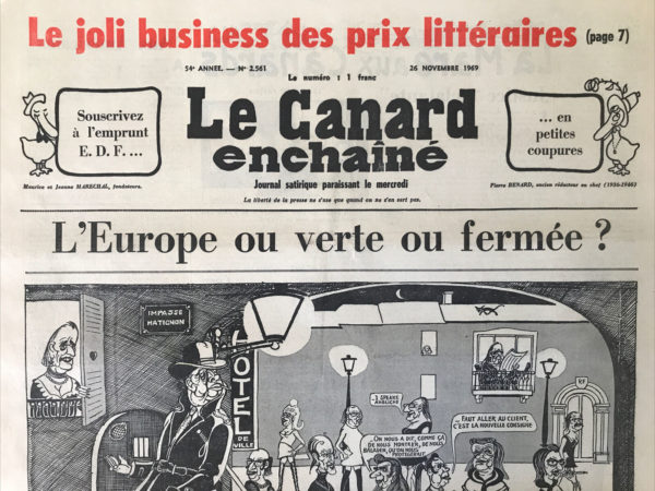 Couac ! | N° 2561 du Canard Enchaîné - 26 Novembre 1969 | Nos Exemplaires du Canard Enchaîné sont archivés dans de bonnes conditions de conservation (obscurité, hygrométrie maitrisée et faible température), ce qui s'avère indispensable pour des journaux anciens. | 2561