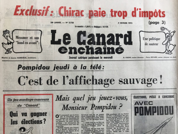 Couac ! | N° 2728 du Canard Enchaîné - 7 Février 1973 | Exclusif : Chirac paie trop d'impôts - Elections, piège à Concorde - L'Eglise sous surveillance : Marcellin mobilise son R.G. régulier - Affaire Dega : Echec au roi par la dame - Alsace : A la recherche du fil à couper le Bord - Cinéma : Etat de siège, de Costa-Gavras  avec Montand, Perrin et Weber - "Concorde" : pieux hommages et encouragements officiels - Le 29 novembre 1962, la France et le Royaume-Uni signent un accord visant à développer un avion commercial capable de traverser l'Atlantique à une vitesse supersonique. Sa conception et sa construction sont confiées à Sud-Aviation côté français (devenue Aérospatiale puis Airbus) et à British Aircraft Corporation, côté britannique. On prête à de Gaulle la volonté de contrecarrer la domination américaine dans l'aéronautique et de rallier les USA à bord d'un avion français (fut-il pourvu de moteurs anglais Rolls-Royce / Snecma). C'est le général qui suggère, le 13 janvier 1963, que l'avion soit baptisé "Concorde". C'est un bijou technologique (2 200 km/h de vitesse de croisière, soit 1,8 fois la vitesse du son), dont le premier vol d'essai a lieu le 2 mars 1969 au-dessus de Toulouse. Toutefois, dès 1970, le Canard émet de sévères réserves sur les coûts exorbitants de l'avion et sa rentabilité commerciale. Dans ce numéro du 7 février 1973, André Ribaud (alias Roger Fressoz, le Directeur du palmipède) signe un article fustigeant "la manière dont ont été menées sous de Gaulle et sous ses épigones, les grandes opérations de la Vème République dans les industries et les secteurs de pointe. La panoplie est complète : la recherche du prestige sans les moyens, mais avec le bluff ; les experts qui acceptent d'être des complices; les ministres, même les premiers, qui n'en pensent pas moins mais qui n'osent rien dire de peur de déplaire au maître, à l'idole; la légèreté, la frivolité qui président aux décisions capitales et ruineuses sous le couvert de l'audace futurologique". Pompidou aurait dit "quelle connerie", Giscard "quelle ruine" et Jean-Jacques Servan-Schreiber avait parlé de "Vietnam industriel". L'article se termine en évoquant "le coup de tonnerre du 31 janvier, qui a mis fin aux illusions si longtemps entretenues par le refus de voir les faits, de considérer les réalités, la jobardise, l'inconscience". En effet, le 31 janvier 1973, la compagnie aérienne américaine Pan Am fait savoir qu'elle annule ses options d'achat - datant de juin 1963 - de 6 appareils. Elle sera suivie par TWA (annulant 4 appareils), American Airlines (4 aussi), et United Airlines (6), sabotant ainsi les ambitions du programme. Du coup, Concorde n'a été construit qu'à 20 exemplaires, dont 14 pour les vols commerciaux. Déjà vilipendé pour ses nuisances sonores et environnementales, il fut encore plus plombé quand survint le choc pétrolier en octobre 1973 et son exploitation, à partir du 21 janvier 1976, fut coûteuse pour Air France et British Airways (~ 20 tonnes de kérosène consommées par heure de vol). Le terrible accident du 25 juillet 2000 à Gonesse (113 morts) contribua à mettre un point final à la carrière du mythique « grand oiseau blanc » (dernier vol le 24 octobre 2003). Quant à de Gaulle, il ne monta jamais à son bord... SP | 2728