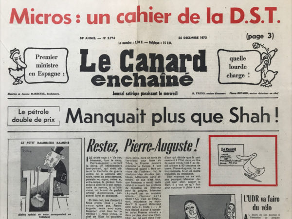 Couac ! | N° 2774 du Canard Enchaîné - 26 Décembre 1973 | Micros : un cahier de la D.S.T. - Le pétrole double de prix : Manquait plus que Shah ! - Le dernier Giscard d'heure - La croix et la bannière de Marie-France - Ceux qui ont fait le coup (III) Les traces de l'opération "Palmes" - Les mystères des prix du boeuf : Baisse à la production, hausse en boucherie, suivez les tricheurs - Cinéma : Vivre et laisser mourir, réalisé par Guy Hamilton avec Roger Moore, Yaphet Kotto - | 2774