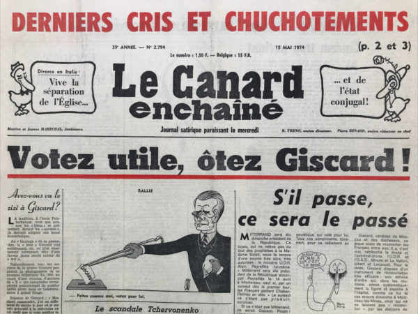 Couac ! | N° 2794 du Canard Enchaîné - 15 Mai 1974 | Votez utile, ôtez Giscard ! S'il passe, ce sera le passé, par André Ribaud - Dans cet article, André Ribaud annonce avec assurance la future élection de François Mitterrand à la présidence de la République, citant Alain Peyrefitte, un ministre U.D.R., comme source crédible. Ribaud dépeint une alternative peu attrayante à Mitterrand : Valéry Giscard d'Estaing. Il critique vivement Giscard, le décrivant comme le candidat des élites financières et de l'aristocratie, en opposition aux intérêts du peuple. Ribaud ironise sur les promesses de changement de Giscard, soulignant les contradictions entre ses discours et ses actions, notamment en matière de réconciliation politique et de maintien de la paix sociale. Il se moque également de la prétention de Giscard à garantir la stabilité politique malgré les divisions au sein de son propre camp. Ribaud encourage finalement les électeurs à contrecarrer les ambitions de Giscard en lui retirant leur soutien lors du vote. Son ton caustique et son cynisme politique transparaissent clairement tout au long de l'article, illustrant son regard critique sur les manœuvres politiques de l'époque. | 2794