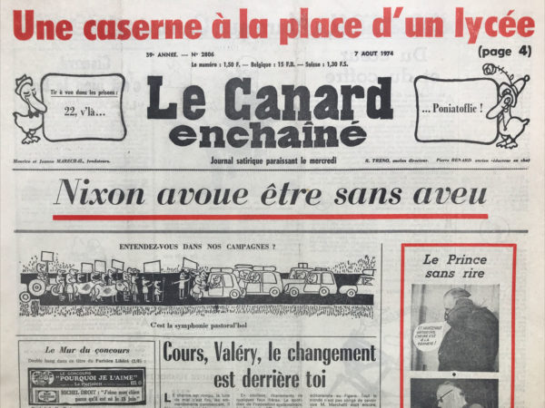 Couac ! | N° 2806 du Canard Enchaîné - 7 Août 1974 | Une caserne à la place d'un lycée-tir à vue dans les prisons : 22 v’la Poniatoflic - Nixon avoue être sans aveu – cours, Valéry, le changement est derrière toi - Giscard c'est bien le roi - le virus portugais - les taulards  : des gens qui ne valent pas cher - Sanguinetti écrit au canard - crédit est mort : les mauvais banquiers l'ont tué - Gap : comment la bonne fée armée change un lycée en caserne - l'état liquide ses poules aux œufs d'or - Cinéma : Emmanuelle (du toc à Bangkok) | 2806