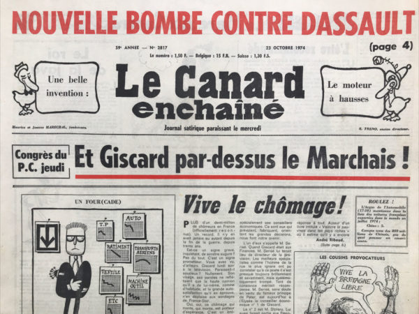 Couac ! | N° 2817 du Canard Enchaîné - 23 Octobre 1974 | Nouvelle bombe contre Dassault - congrès du PC jeudi : et Giscard par-dessus le Marchais ! Vive le chômage ! Merci mon prince ! Fayçal va nous sortir du pétro – L’être recommandé - le roi de la Java - rififi à gauche - chômeurs aux oubliettes - essence : l'imminence frise - Du rugby au ballon  : l'affreux Jojo de Béziers - l'université en faillite  : les facs font la Manche - Hachette : le marquis terrible et le vilain Nora - l'affaire des mirages en Hollande  : une bombe diplomatique dans la trappe - armée : les civils trinquent - Le coup du père Joseph - les travailleurs du chapiteau - tous au trottoir - pour une Ligue des droits de l'arbre - l'agent fait le bonheur - théâtre : Hernani - cinéma : Gatsby le magnifique (un peu de Scott avec beaucoup de glace) - à chaque juif son baril - l'arrière-pensée de Mao - Manufrançaise Manufrançais - | 2817