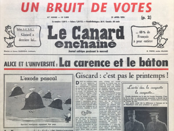 Couac ! | N° 2895 du Canard Enchaîné - 21 Avril 1976 | Nos Exemplaires du Canard Enchaîné sont archivés dans de bonnes conditions de conservation (obscurité, hygrométrie maitrisée et faible température), ce qui s'avère indispensable pour des journaux anciens. | 2895