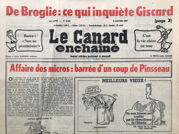 Couac ! | N° 2932 du Canard Enchaîné - 5 Janvier 1977 | Nos Exemplaires du Canard Enchaîné sont archivés dans de bonnes conditions de conservation (obscurité, hygrométrie maitrisée et faible température), ce qui s'avère indispensable pour des journaux anciens. | 2932