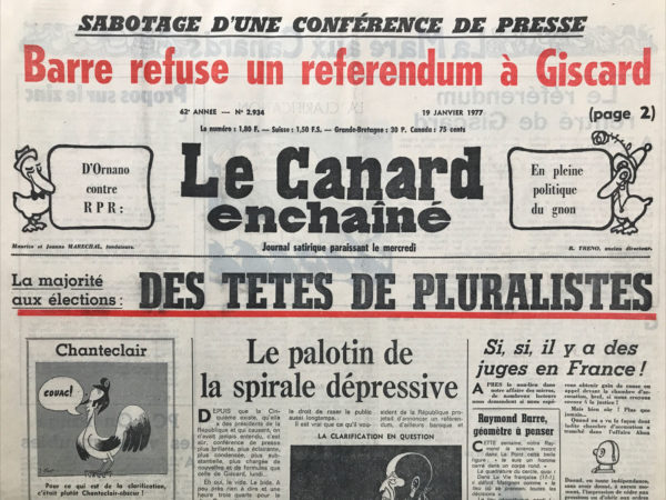 Couac ! | N° 2934 du Canard Enchaîné - 19 Janvier 1977 | La majorité aux élections des têtes de pluralistes - le palotin de la spirale dépressive - si si il y a des juges en France - Barre refuse un referendum à Giscard - cocoricoil ! - la saison des baignes - propos sur le zinc - Paris brûlera t il ? - Rosaire au poing - PC on range les vieux meubles - la chasse au Daoud - les trous du dossier gruyère - le tueur manqué - Giscard au désert - le voyageur fiscal - les territoires d'outre mer - Joffre soir - couic la tête - la belle et les bêtes - vacances du pouvoir - un cas émouvant de recyclage - le mage français aux mains nues guérira le mal français à la philippine - pour faire le portrait d'un canard - Abou Daoud élargi Giscard pas grandi - bon appétit messieurs - le palotin de la spirale dépressive - | 2934